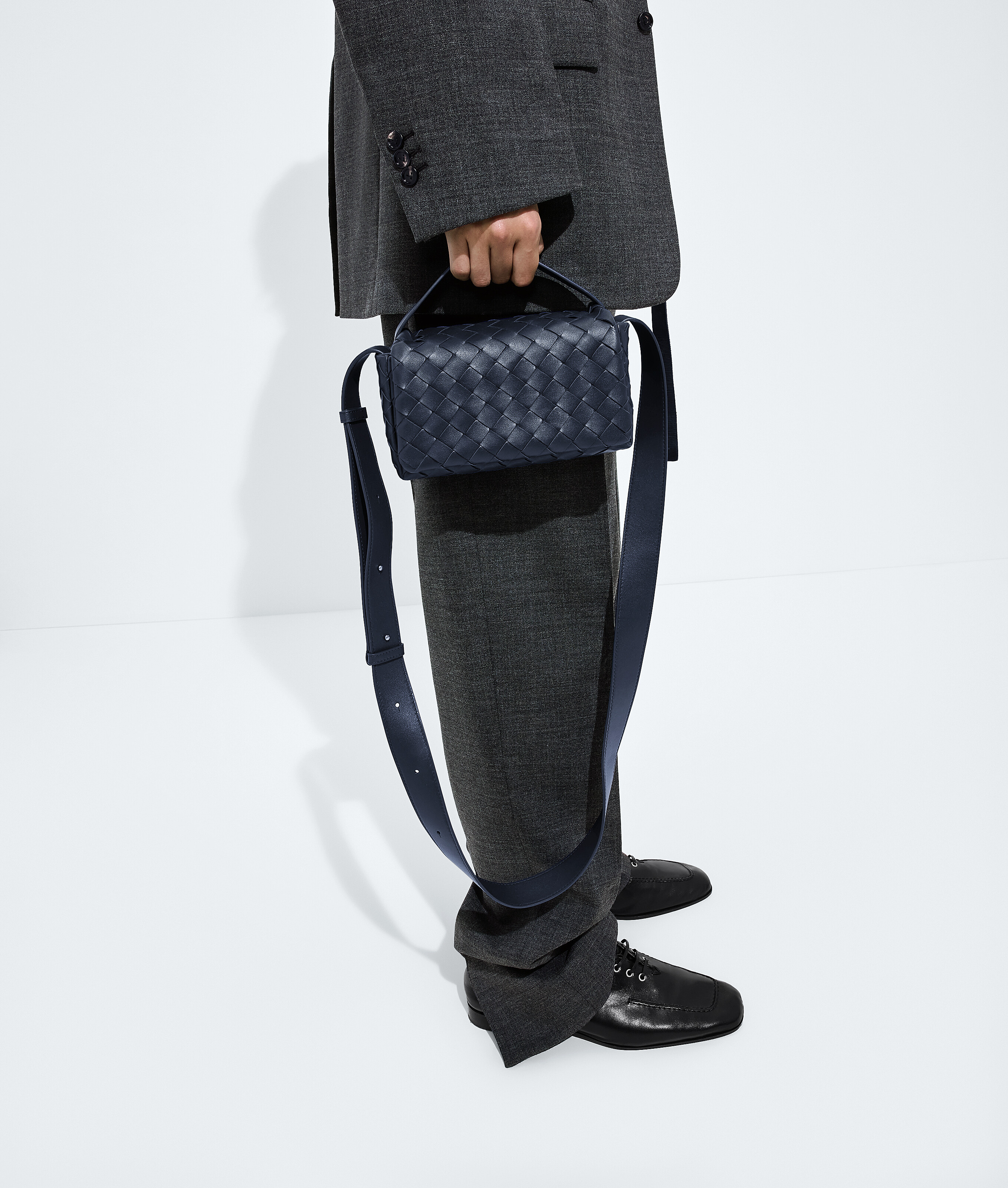 Men's Intrecciato Mini Bag With Flap in Petroleum Bottega Veneta Luxembourg EN - Image 6