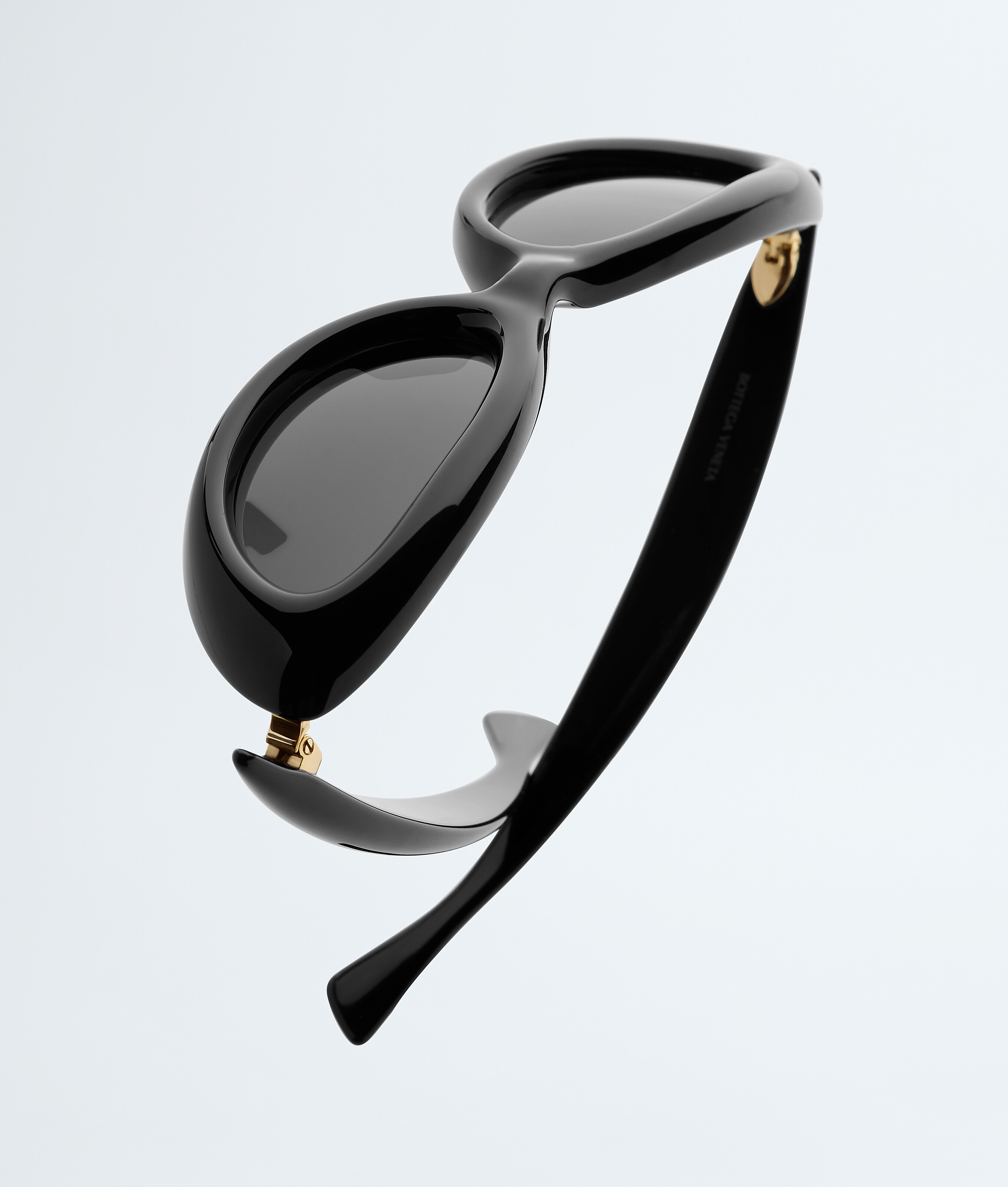 Sardine Oval Sunglasses in Black/gray Bottega Veneta Luxembourg EN - Image 3