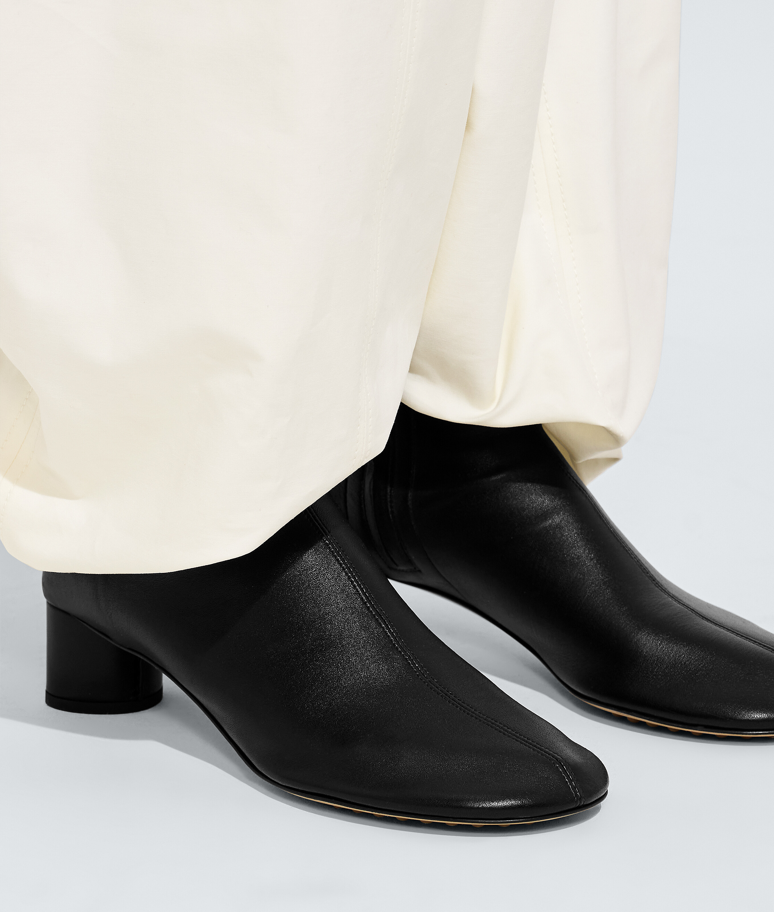 Women's Cherry Ankle Boot in Black Bottega Veneta Luxembourg EN - Image 2
