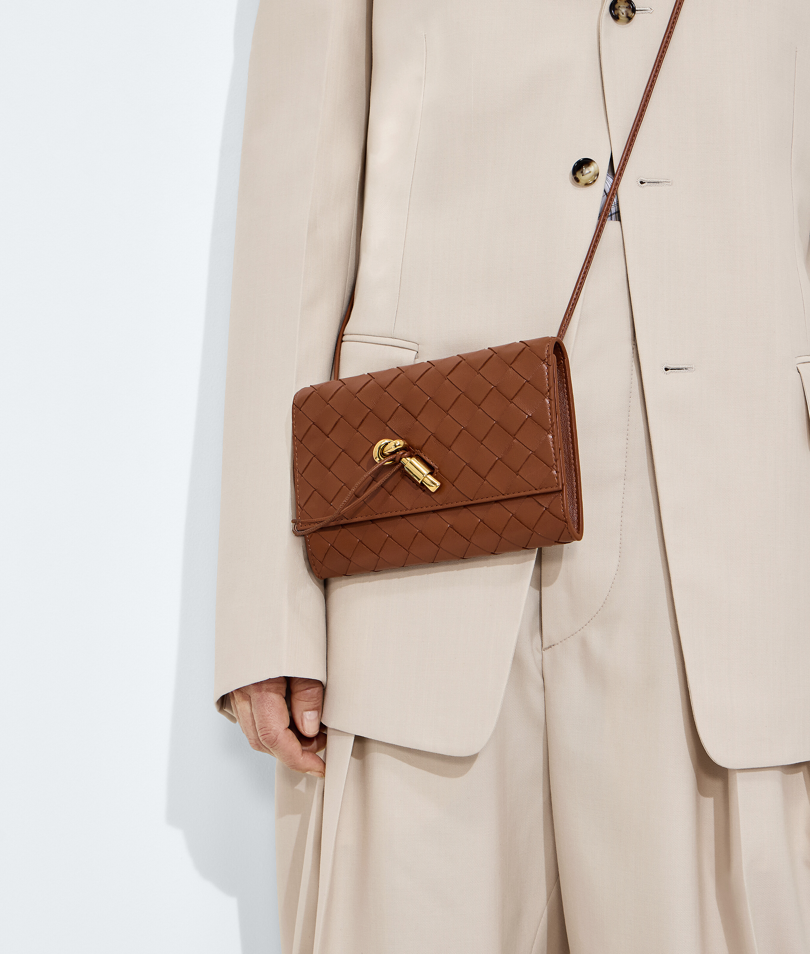 Women's Andiamo Pouch on Strap in Tannin Bottega Veneta Germany EN - Image 5