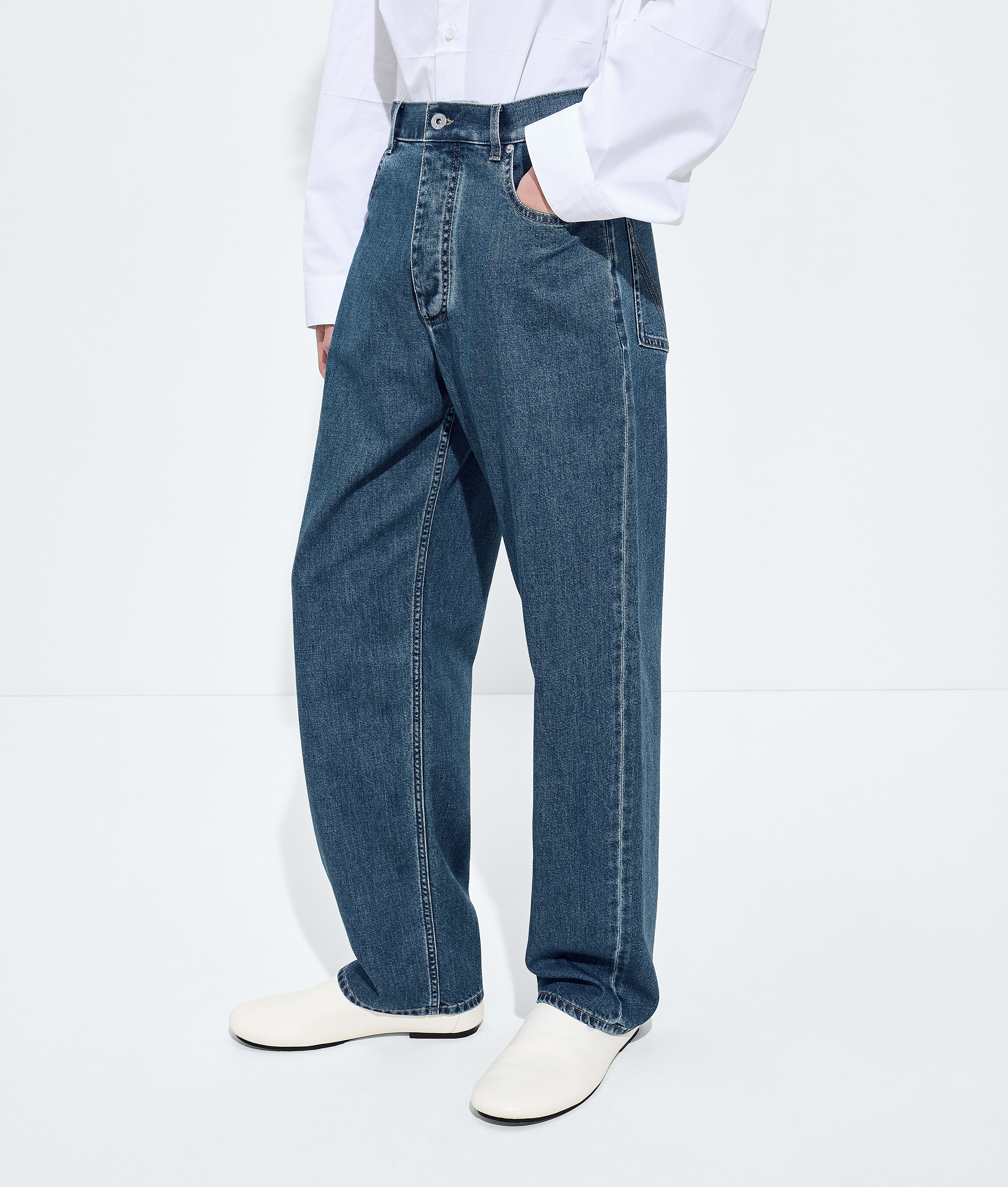 Men's Atlantic Blue Wide Leg Jeans in Mid blue Bottega Veneta Luxembourg EN - Image 2