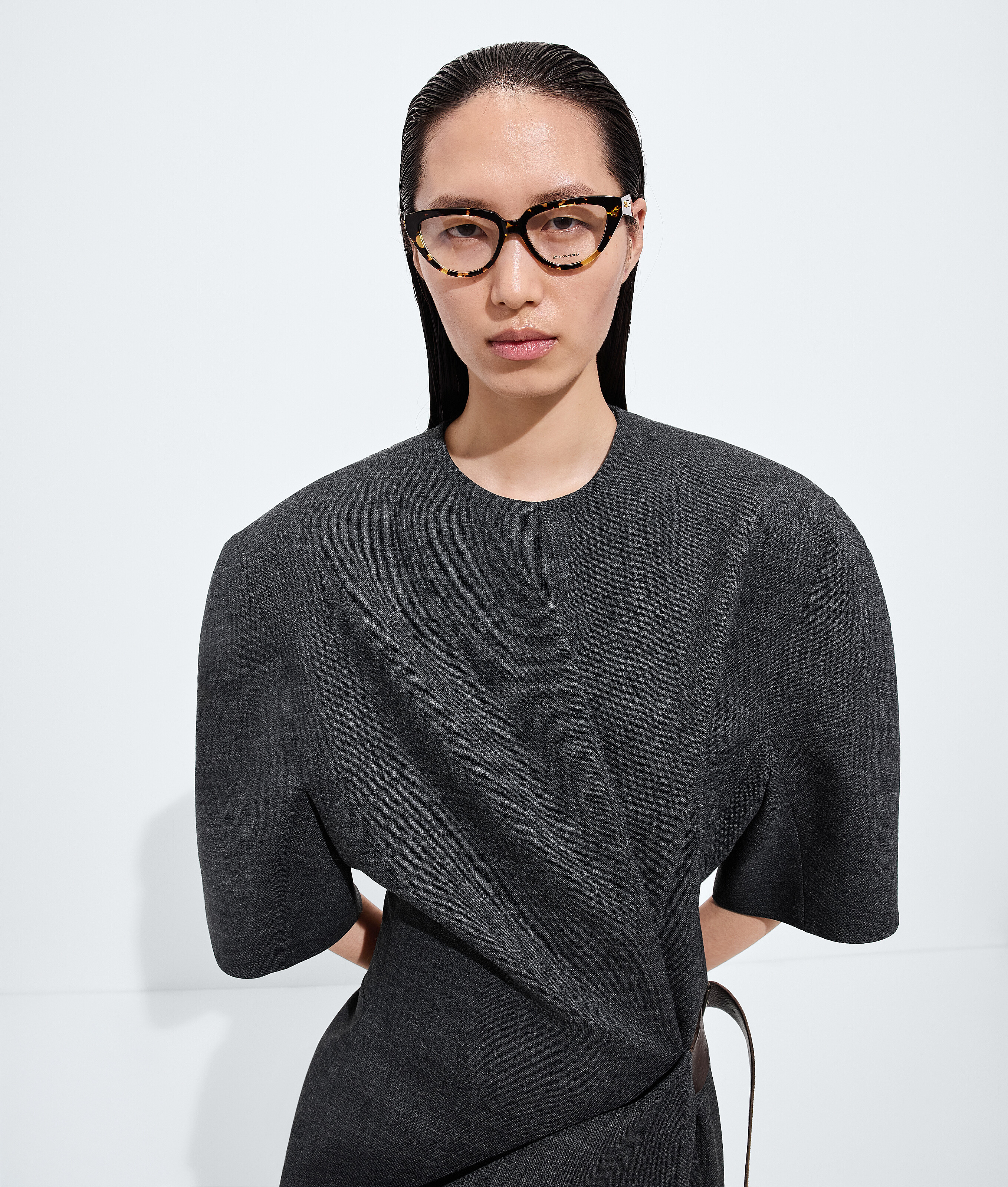 Classic Cat Eye Eyeglasses in Havana/transparent Bottega Veneta Zimbabwe EN - Image 2