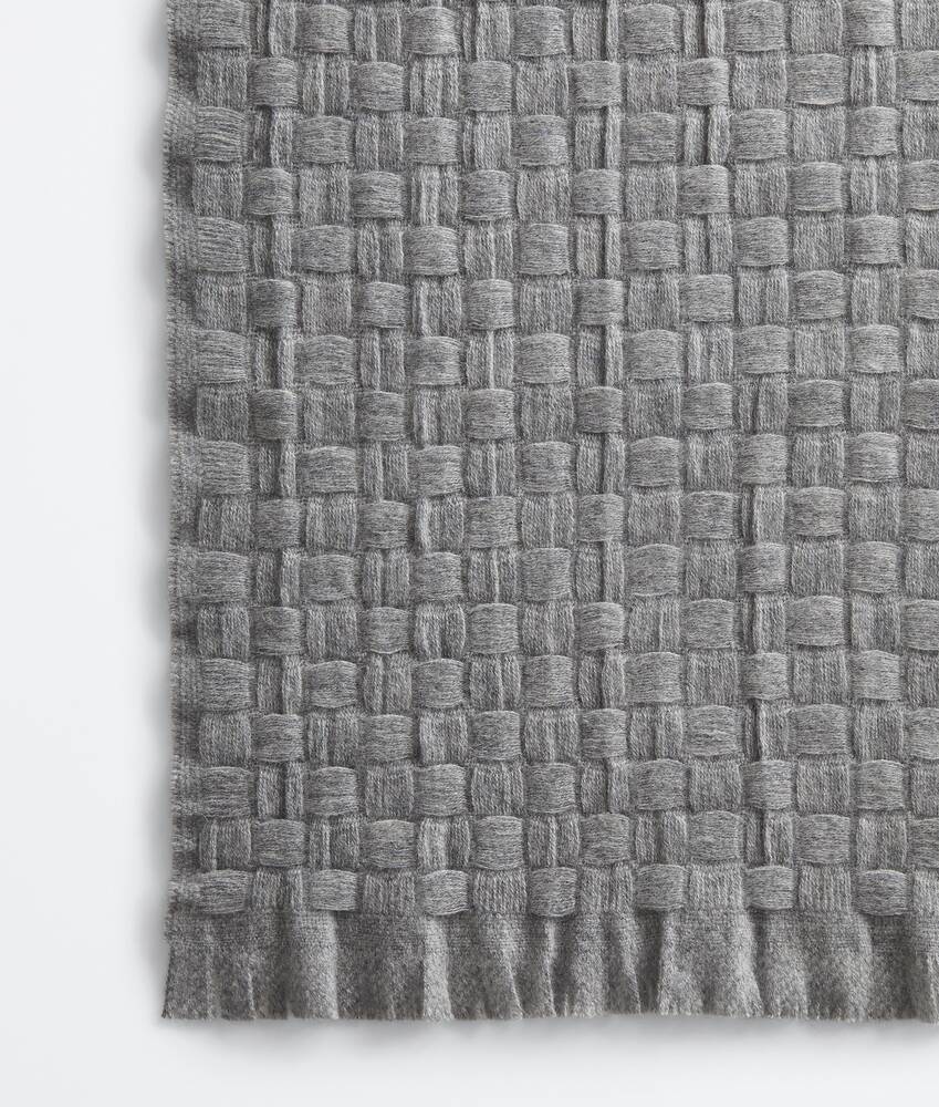Sciarpa Intrecciato in cashmere da Uomo in Sterling melange Bottega Veneta Italia IT - Image 3