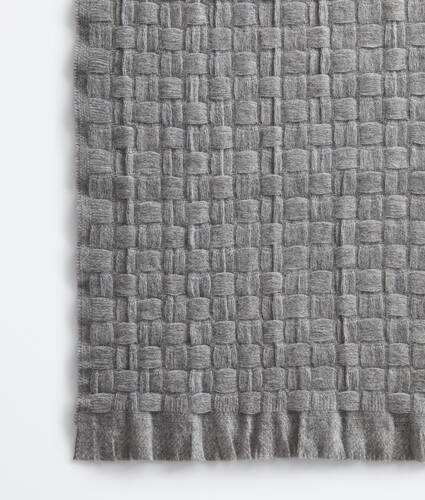 Sciarpa Intrecciato in cashmere da Uomo in Sterling melange Bottega Veneta Italia IT - Image 3