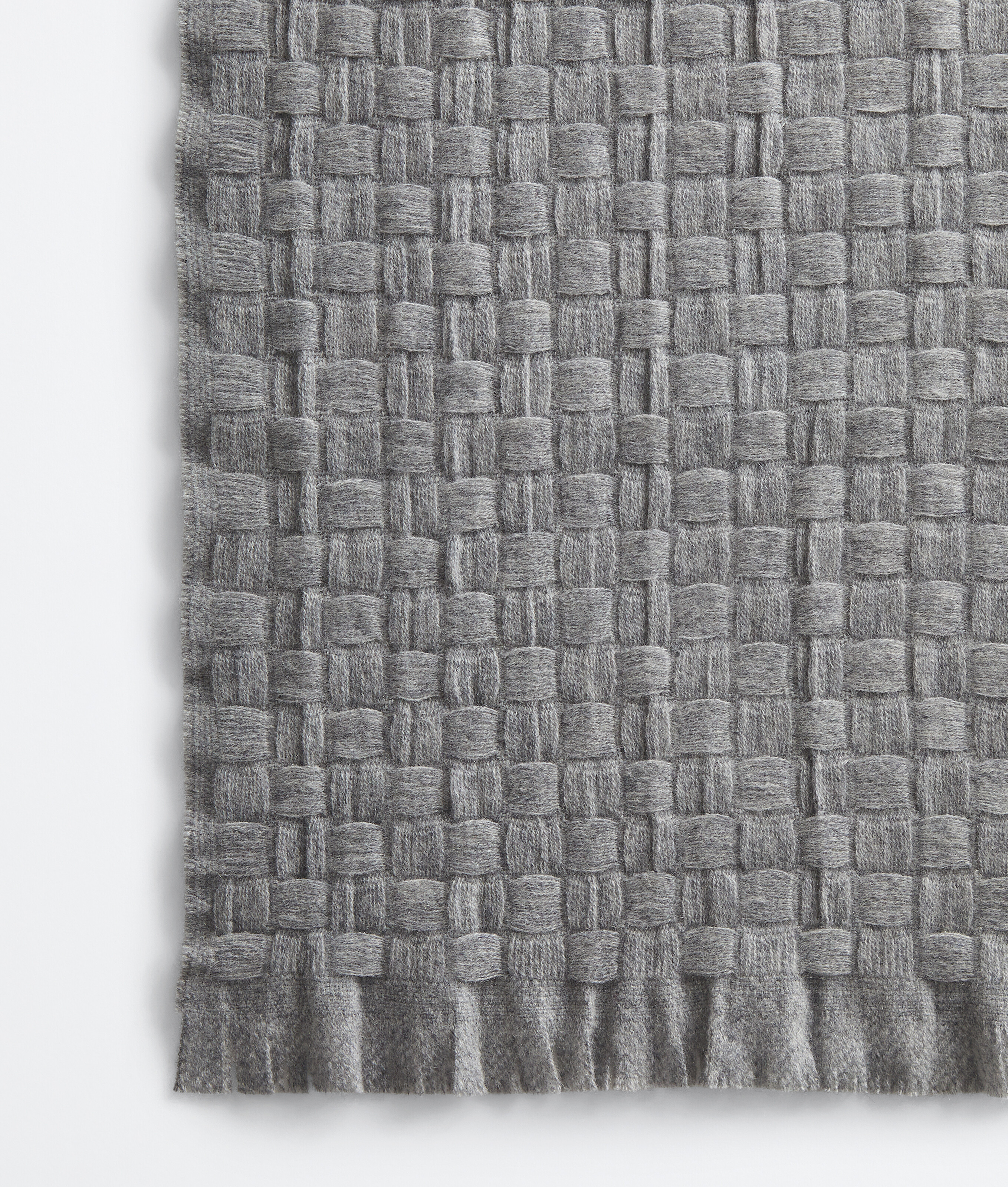 Men's Cashmere Intrecciato Scarf in Sterling melange Bottega Veneta Luxembourg EN - Image 3