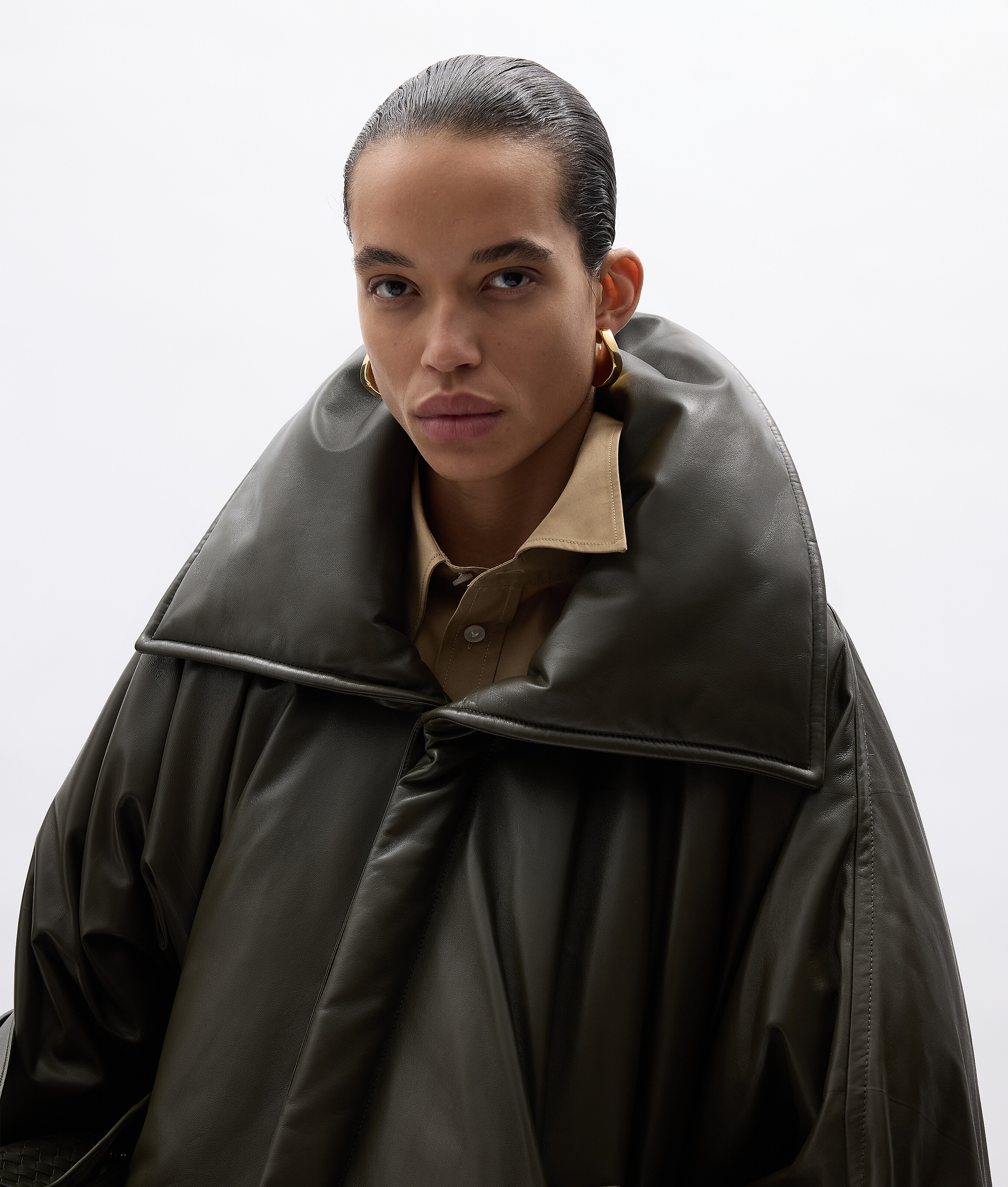Doudoune en cuir brillant pour Femme en Pine forest Bottega Veneta Monaco FR - Image 2