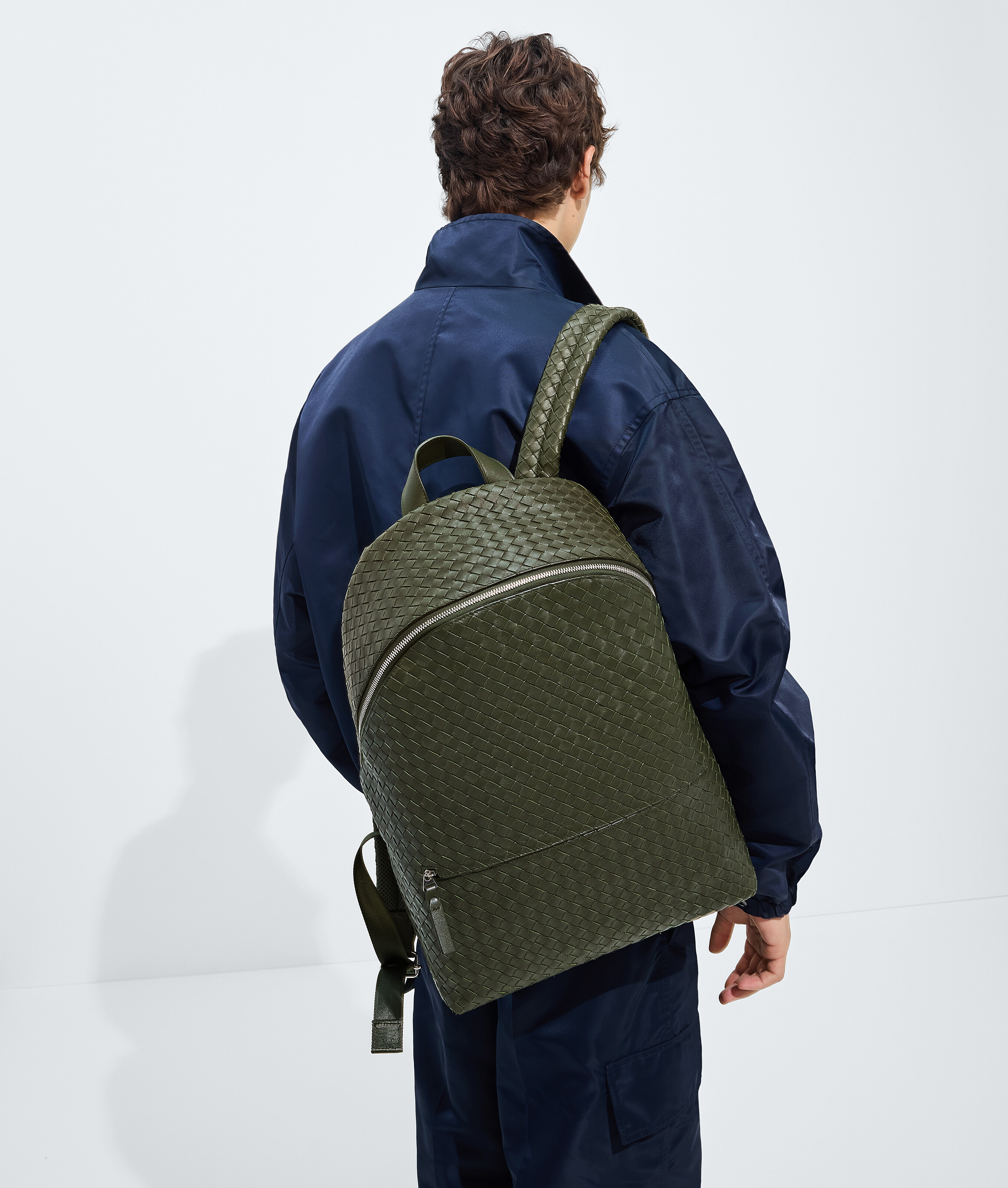 Men's Intrecciato 1975 Backpack in Bark green Bottega Veneta Luxembourg EN - Image 2