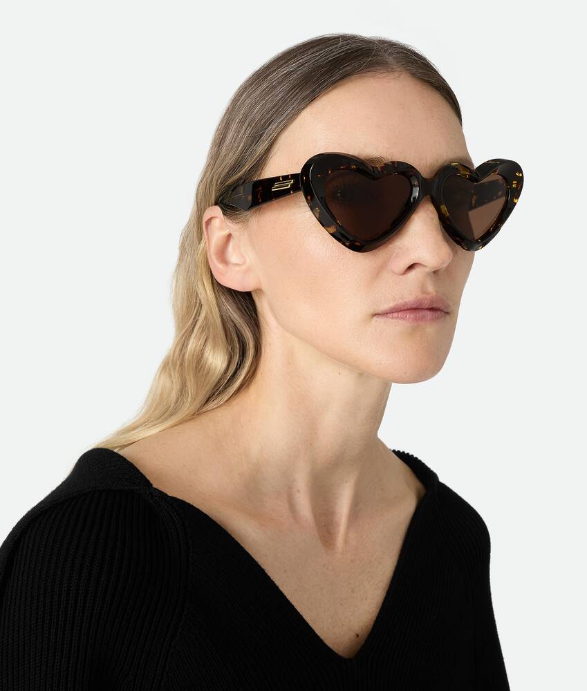 Bottega Veneta ブラウンキャットアイサングラス ハバナ/ブラウンアングル キャットアイ サングラス| Bottega