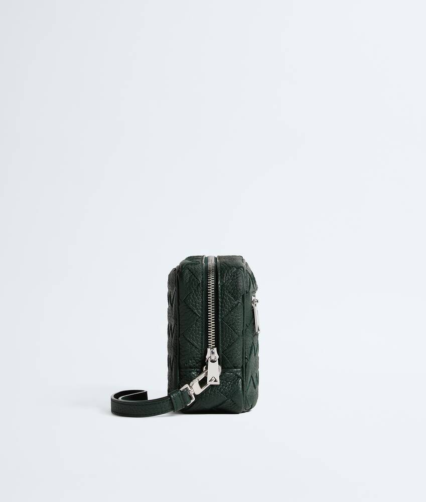 Ein gr&ouml;&szlig;eres Bild des Produktes anzeigen 4 - Kleine Intrecciato Pouch mit Handgelenkschlaufe