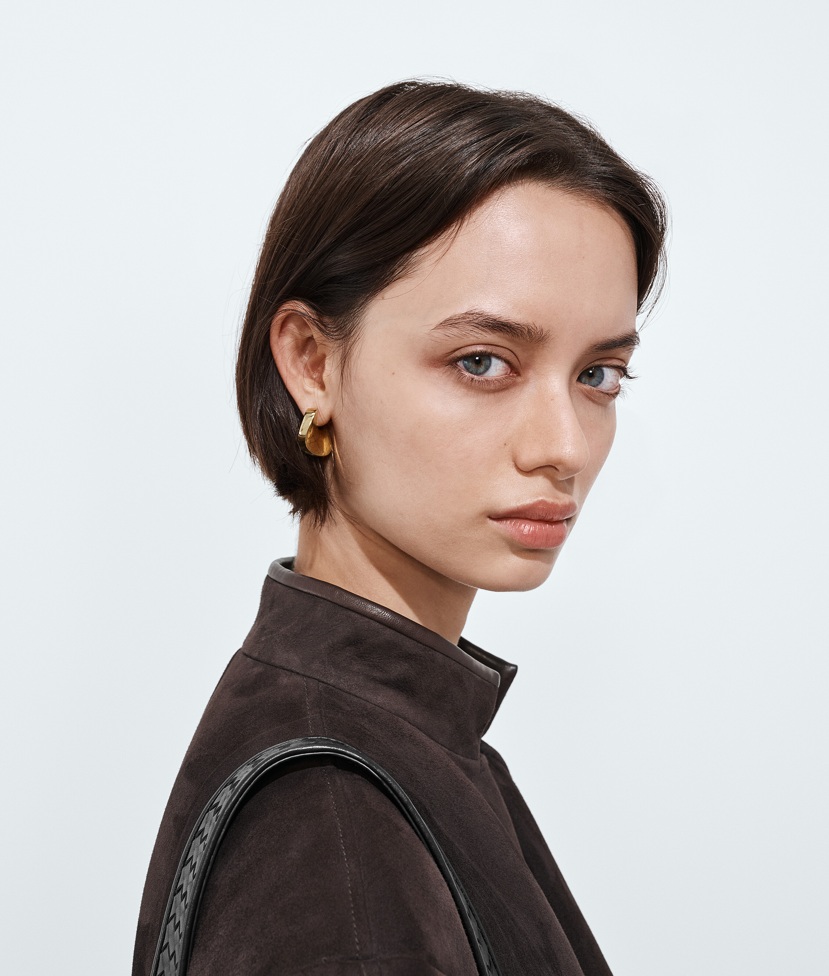 Women's Small Disc Earrings in Yellow gold Bottega Veneta Luxembourg EN - Image 2