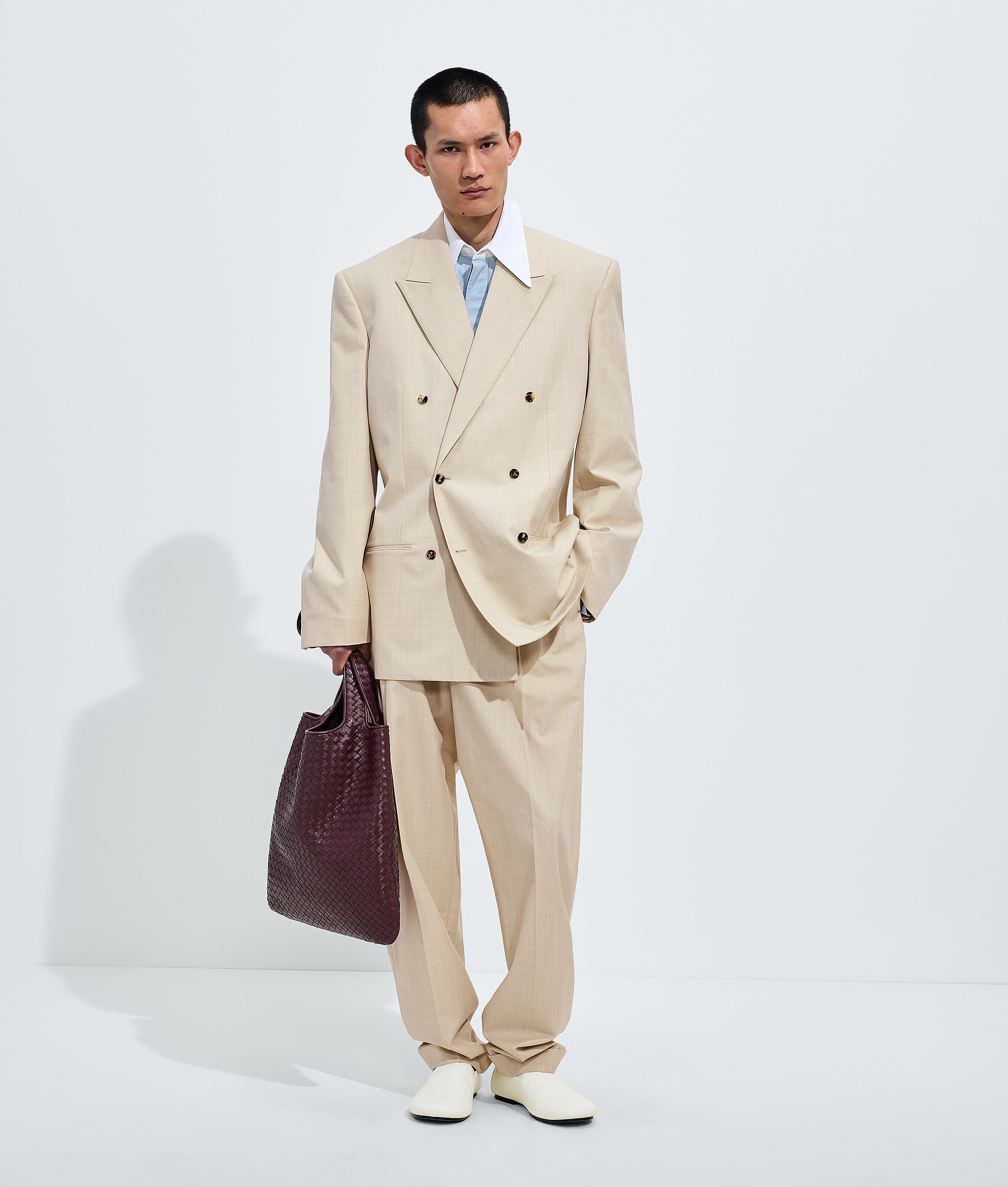 Men's Veneto Small Tote in Deep mahogany Bottega Veneta Zimbabwe EN - Image 2