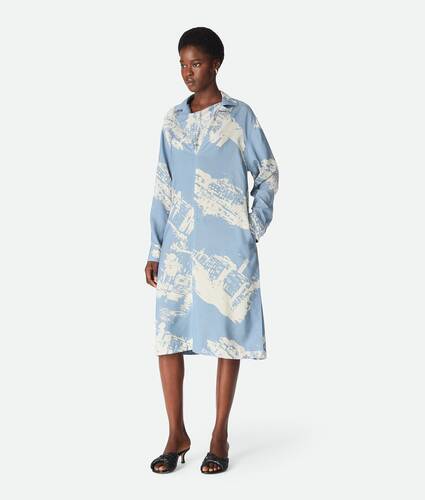 Seidenkleid mit italienischer Postkarte f&uuml;r Damen in Blue/dove Bottega Veneta Deutschland DE - Image 1