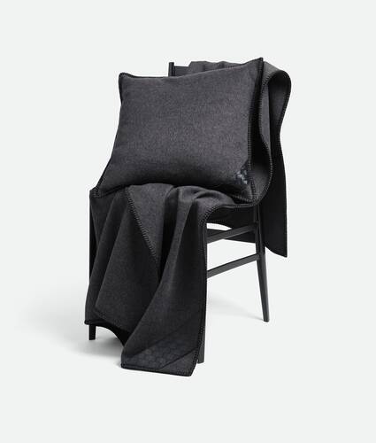 Coussin Intrecciato avec empi&egrave;cement en Grey/black Bottega Veneta Monaco FR - Image 2