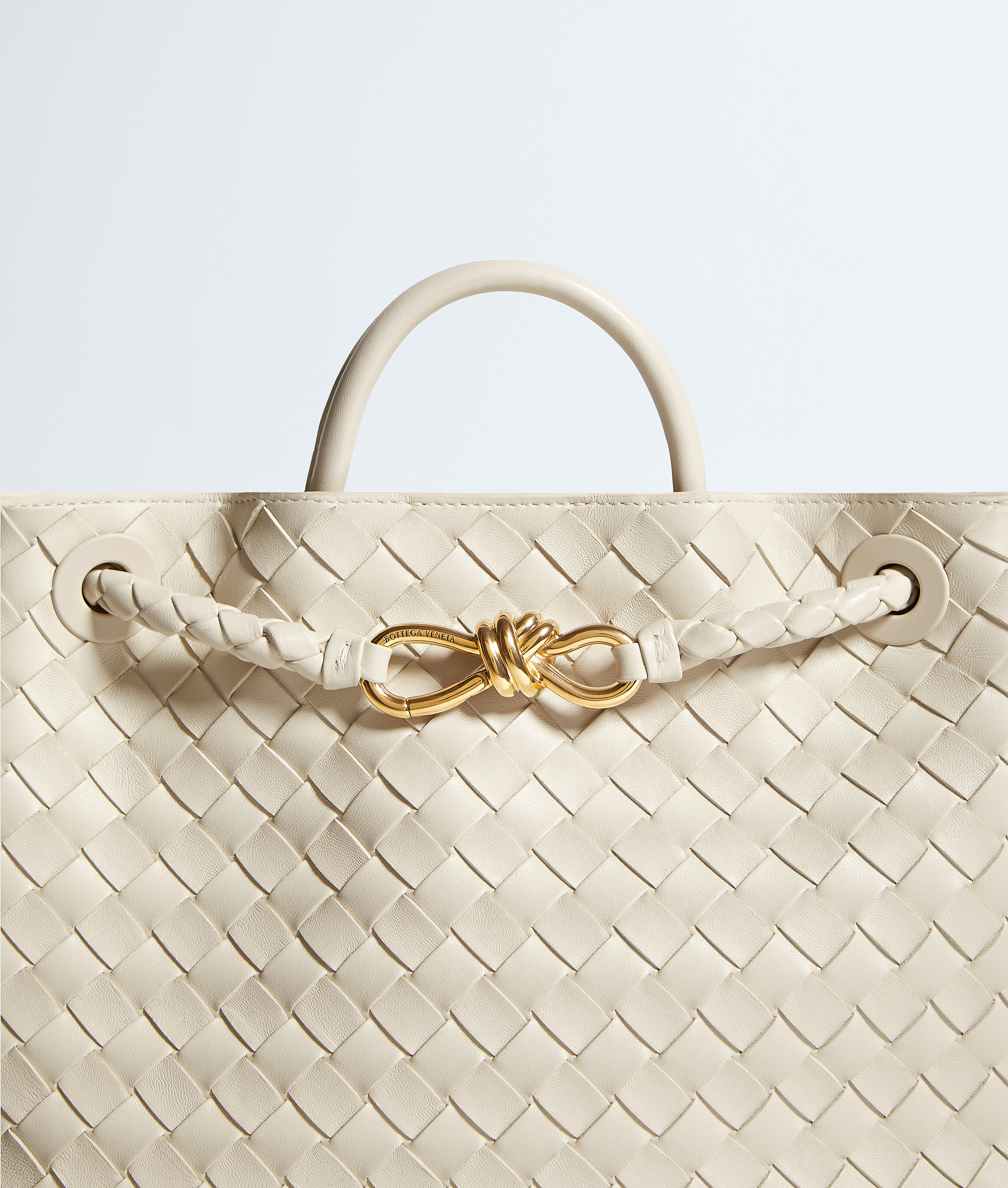 Andiamo da Donna in Sea salt Bottega Veneta Italia IT - Image 7