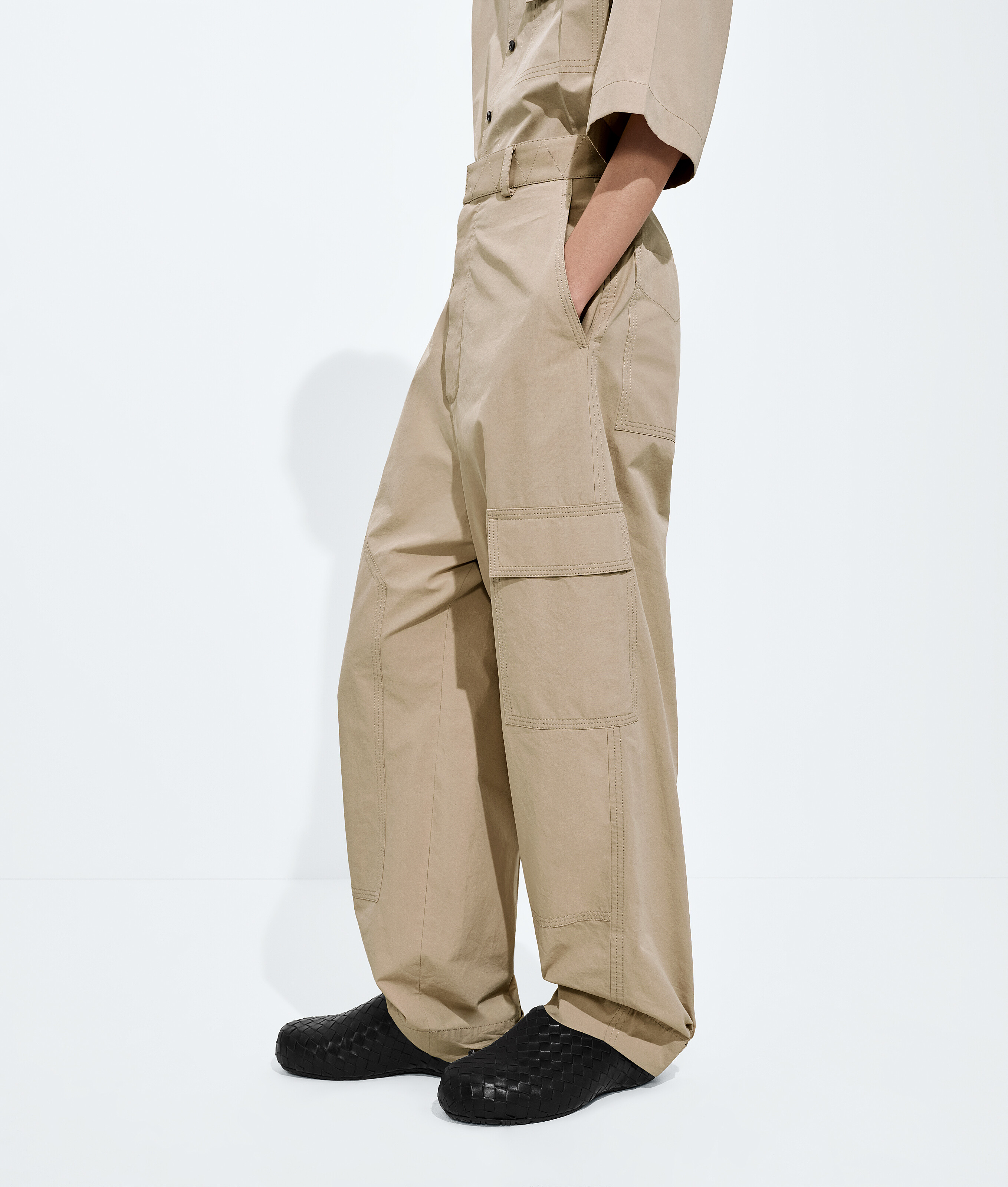 Men's Cotton Toile Cargo Pants in Stucco Bottega Veneta Luxembourg EN - Image 2