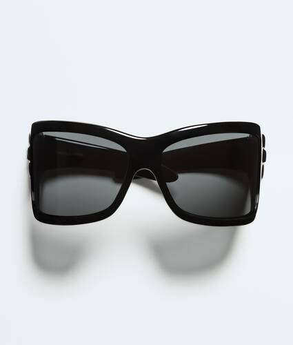 Intrecciato Wraparound Sunglasses in Black/gray Bottega Veneta Monaco EN - Image 1