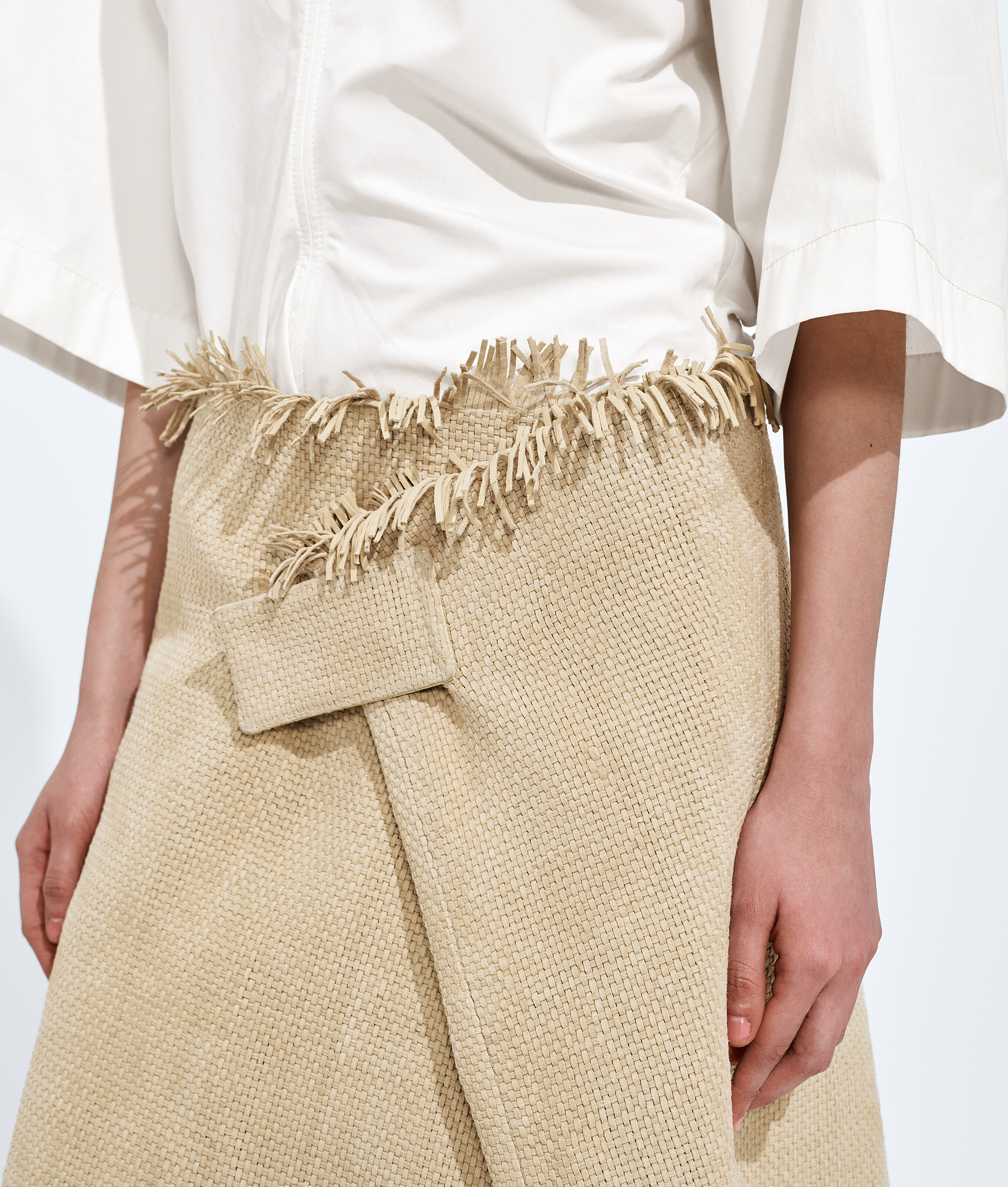 Women's Mini Intreccio Suede Leather Skirt in Trench Bottega Veneta Luxembourg EN - Image 5