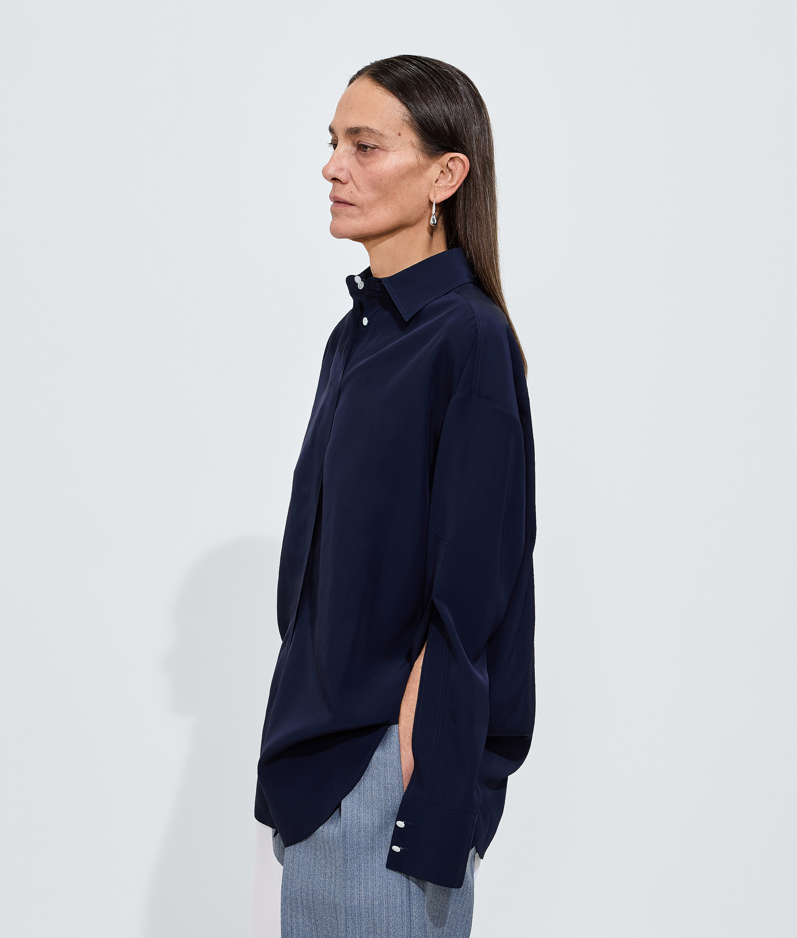 Women's Fluid Silk And Viscose Shirt  in Midnight blue Bottega Veneta Luxembourg EN - Image 2