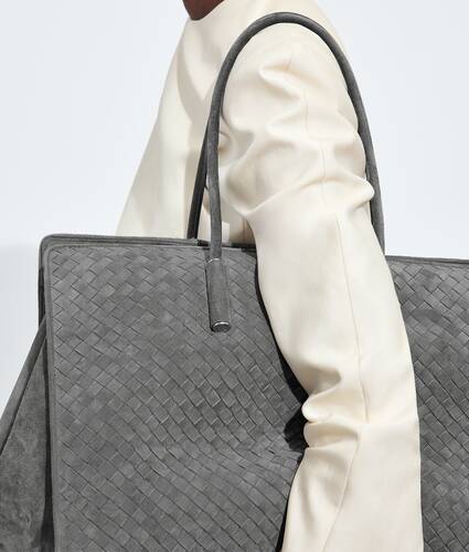 Women's Large Barbara Tote in Obsidian gray Bottega Veneta Zimbabwe EN - Image 6