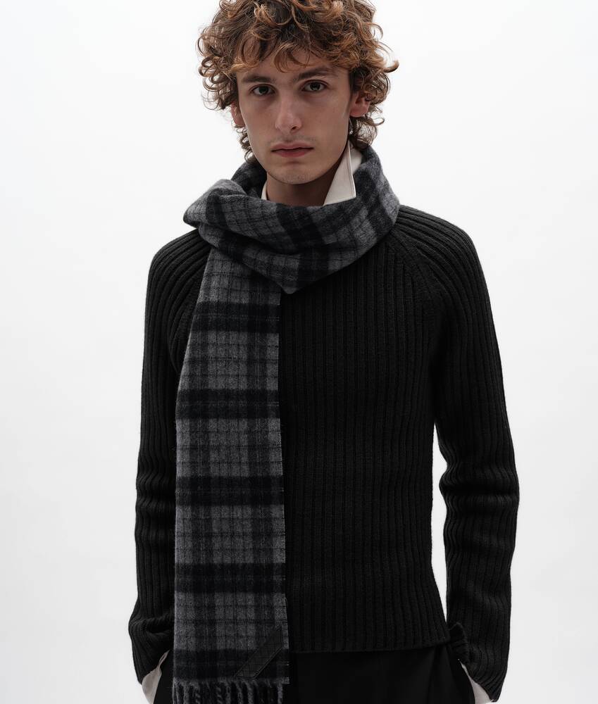 Sciarpa in lana e cashmere da Uomo in Harbor grey/black Bottega Veneta Italia IT - Image 2