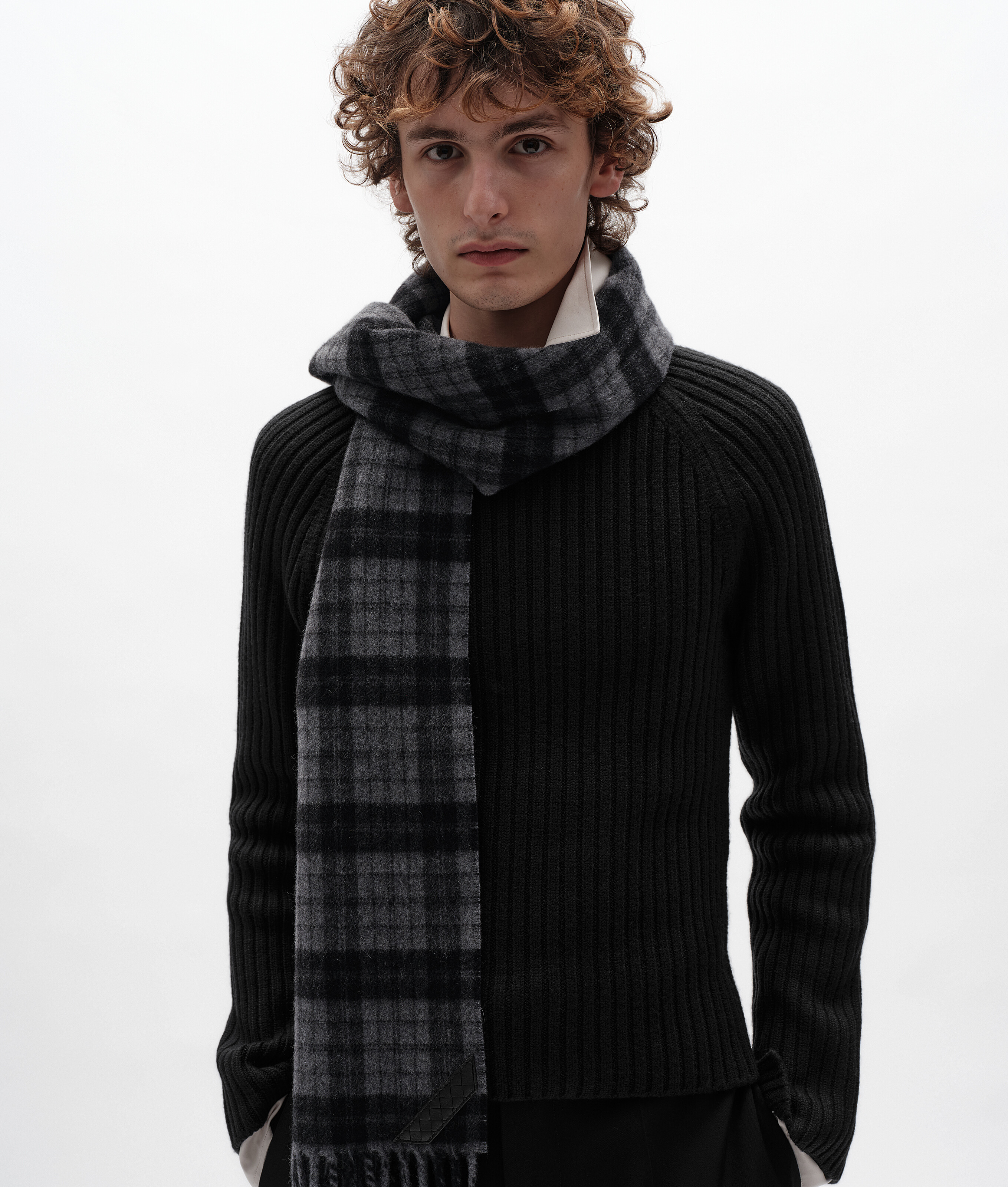 Men's Wool and Cashmere Scarf in Harbor gray/black Bottega Veneta Luxembourg EN - Image 2