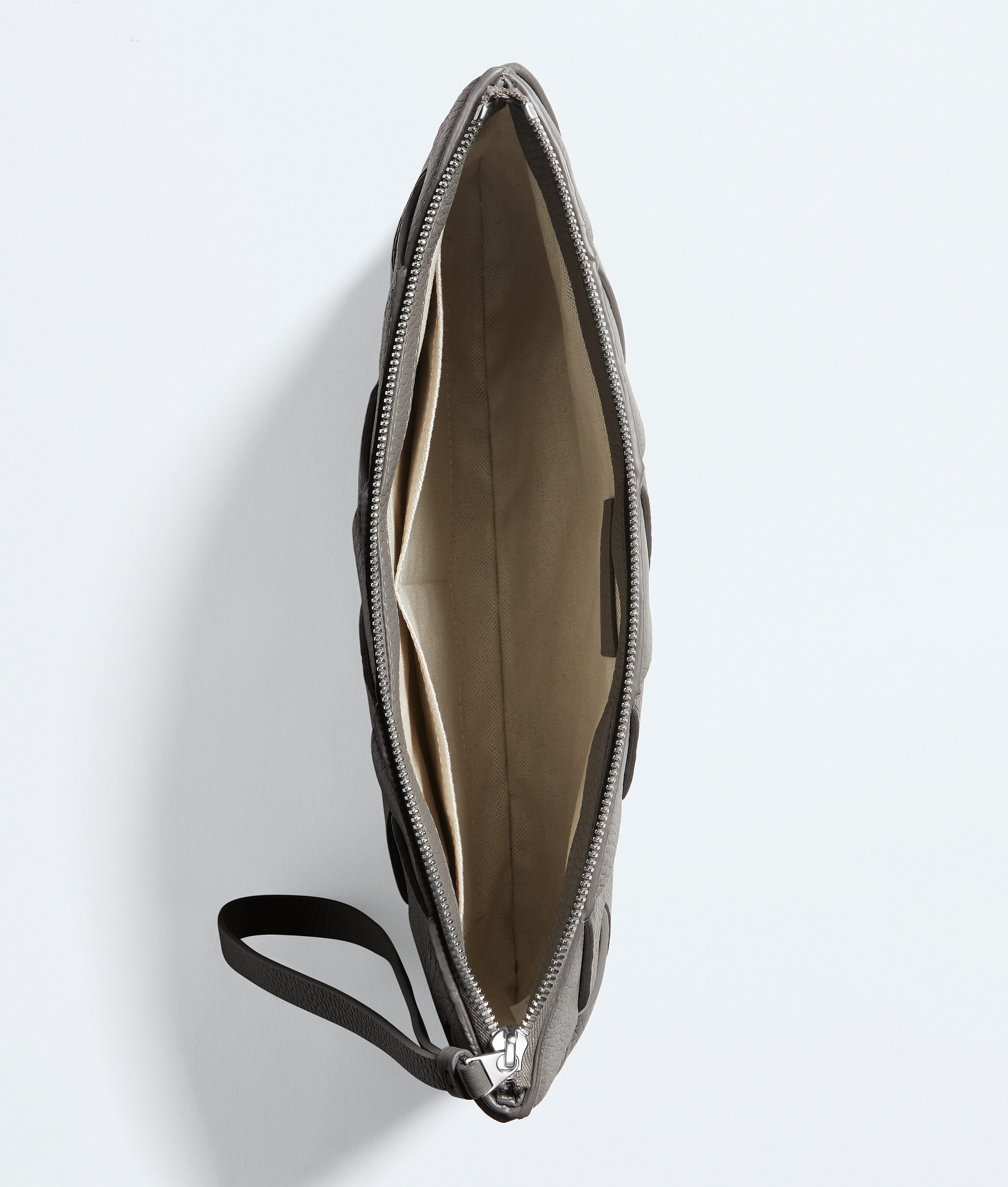 Men's Diago Large Pouch in Basalt Bottega Veneta Luxembourg EN - Image 3