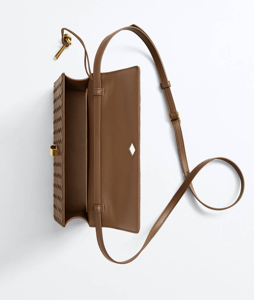 Women's Andiamo Clutch 25 in Dark caramel 20 Bottega Veneta Singapore EN - Image 4