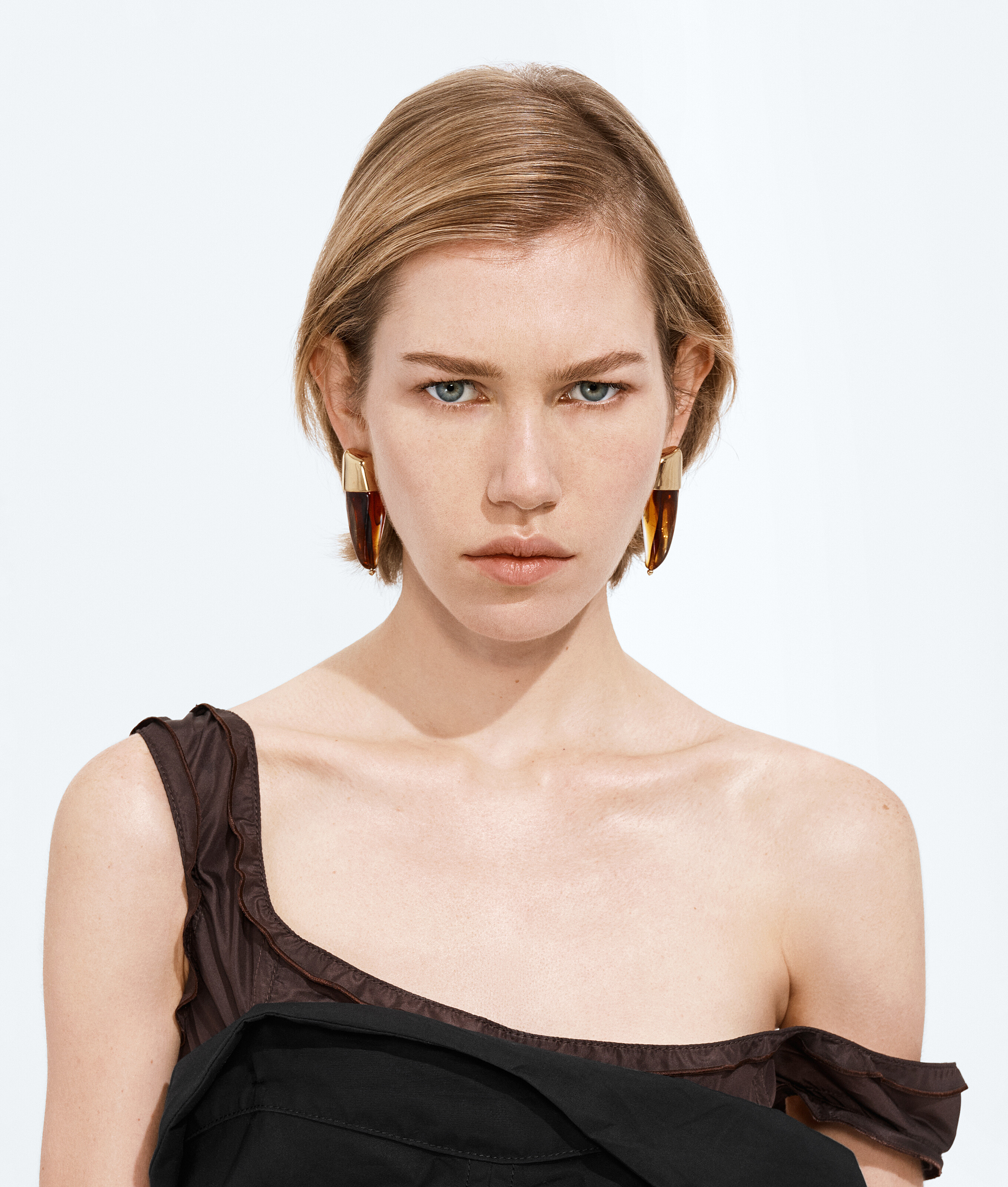 Women's Large Prisma Earrings in Taffy Bottega Veneta Bulgaria EN - Image 3