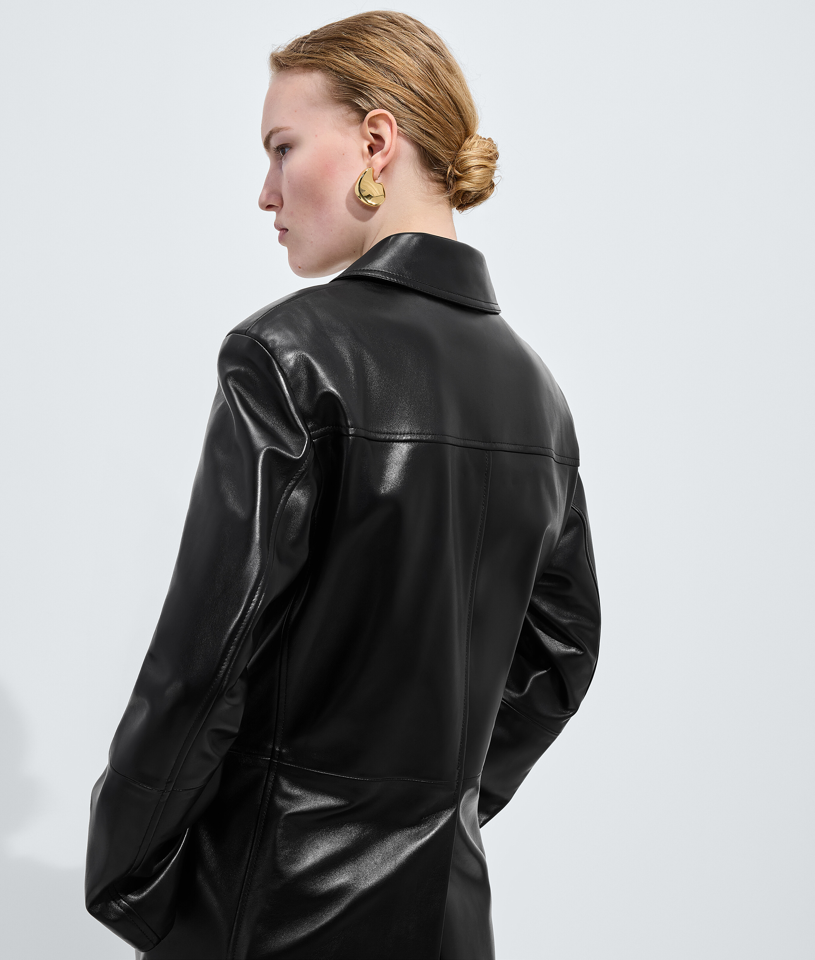 Women's Shiny Leather Coat in Double black Bottega Veneta Luxembourg EN - Image 4