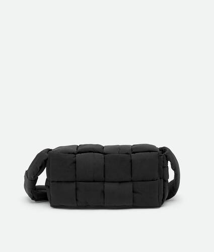 bottega veneta パデッド テック カセット バッグ スモール パデッド テック カセット のために メンズ で ブラック