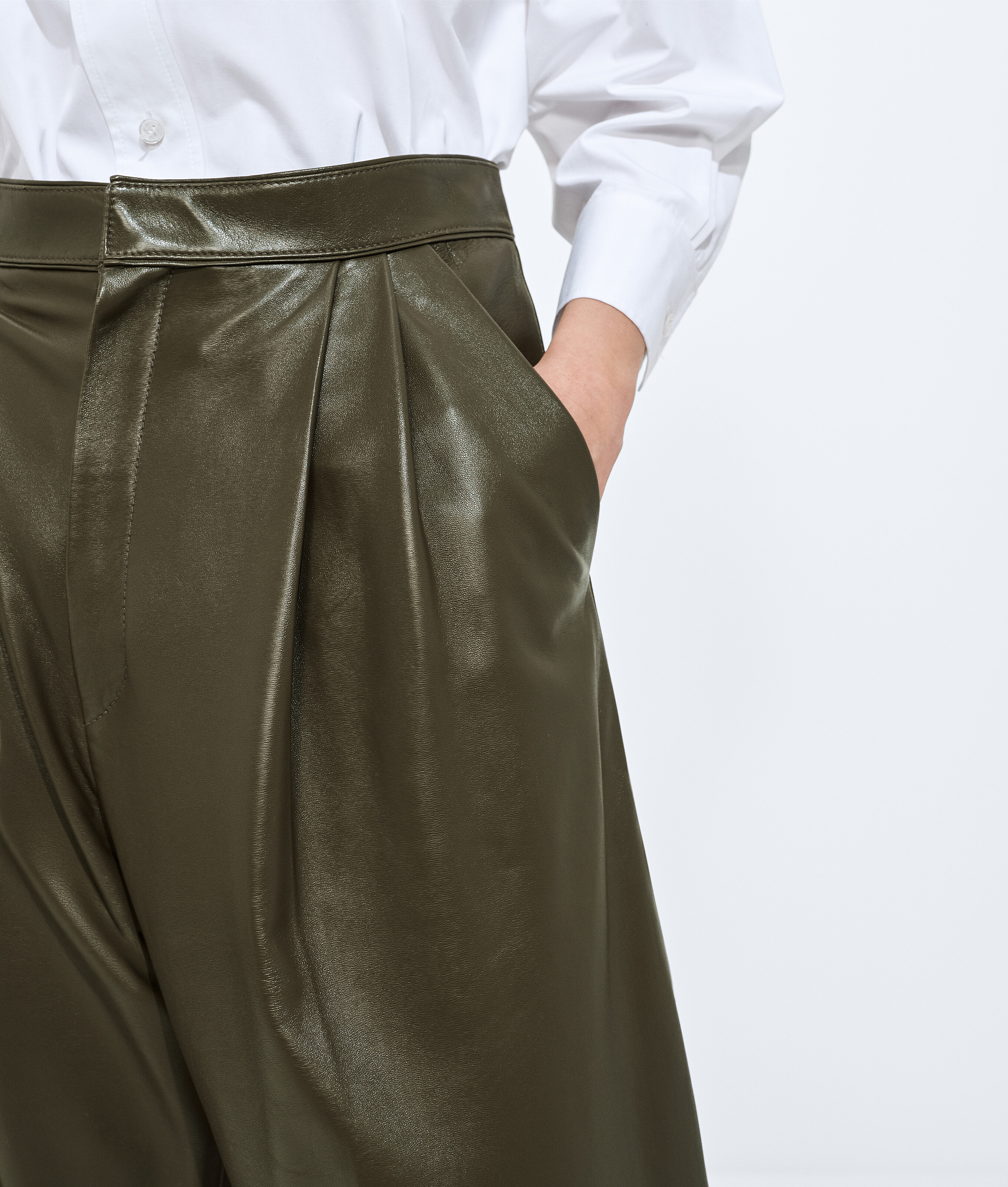 Women's Shiny Leather Pants in Wader green Bottega Veneta Luxembourg EN - Image 5