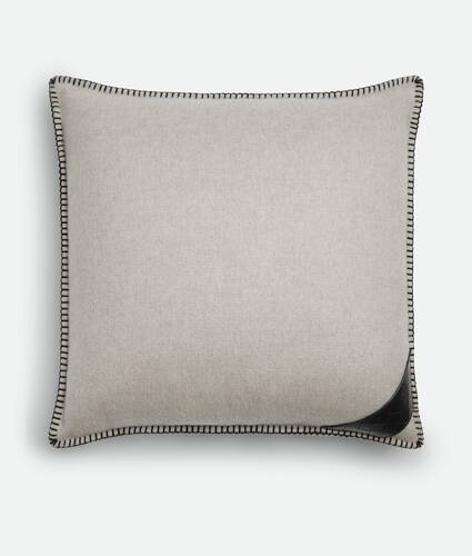 Coussin Intrecciato avec empi&egrave;cement en Greige/black Bottega Veneta Monaco FR - Image 1