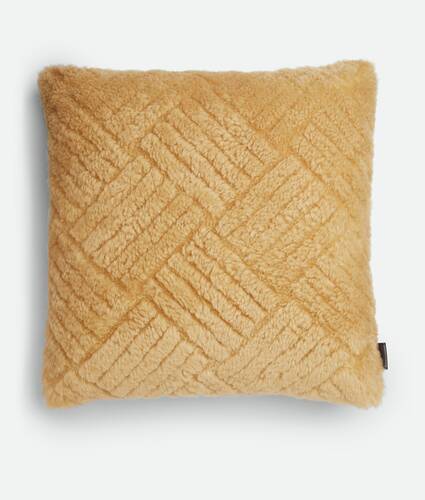 Coussin en shearling &agrave; motif Intreccio en Butter Bottega Veneta Monaco FR - Image 1