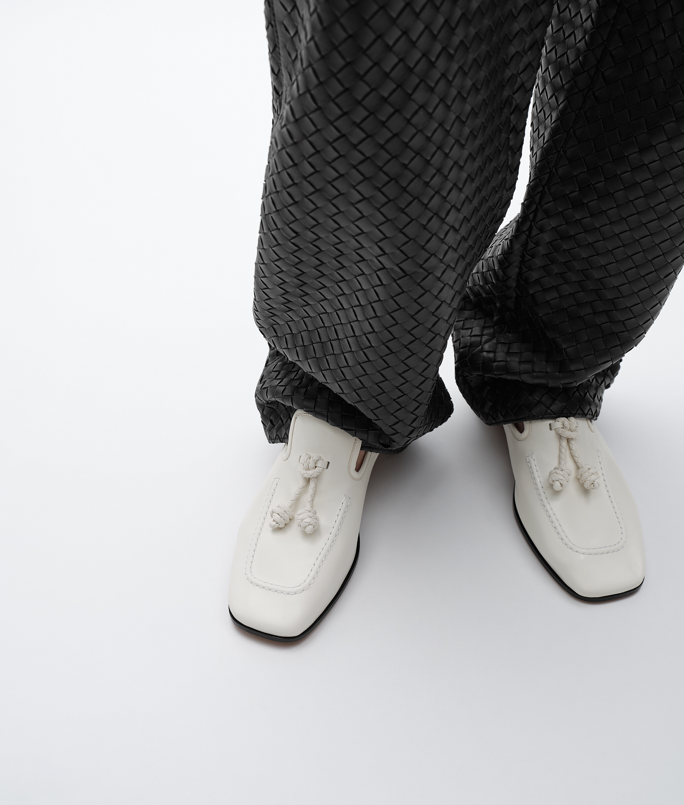 Women's Romeo Loafer in Alabaster Bottega Veneta Luxembourg EN - Image 2