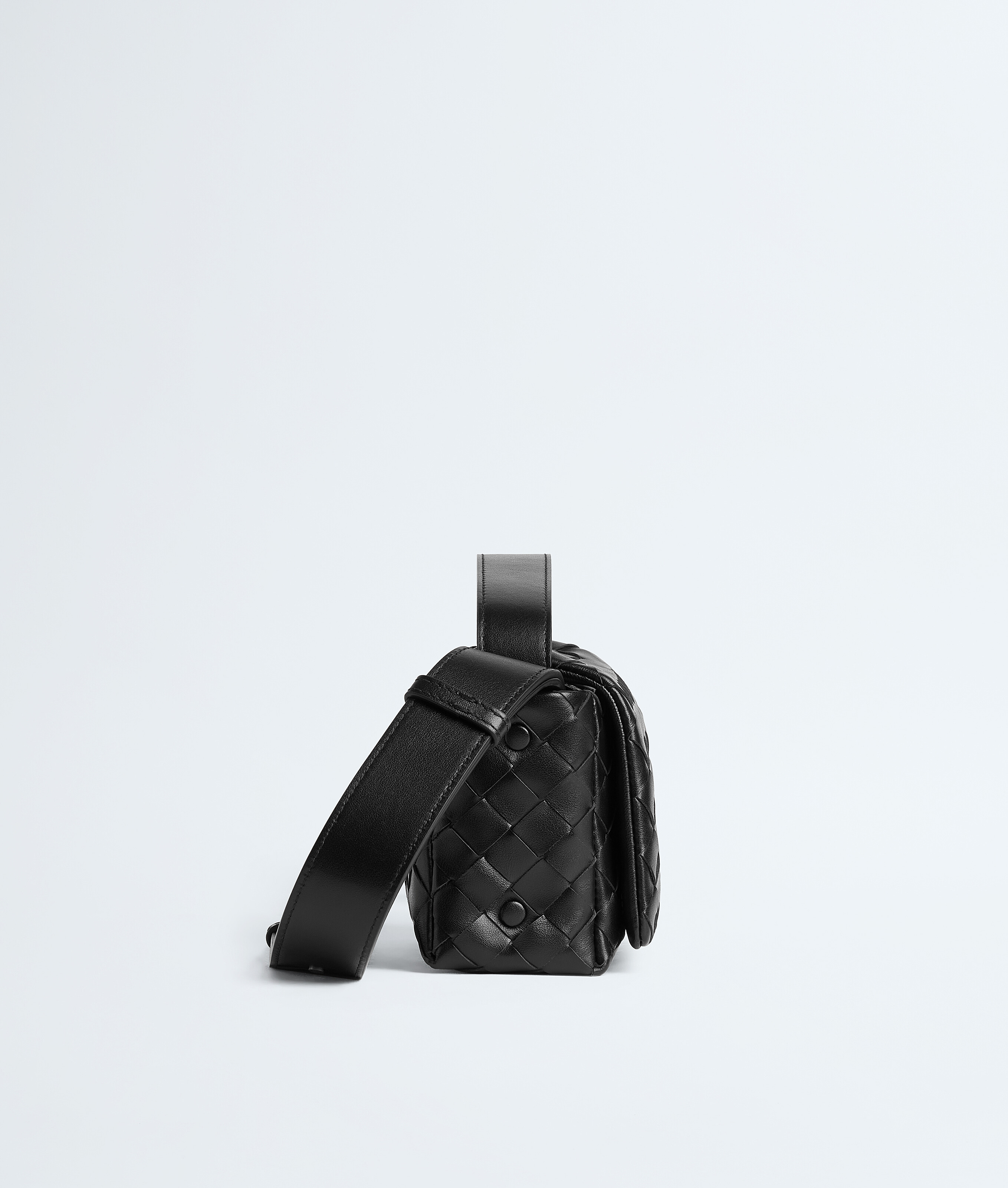 Men's Intrecciato Mini Bag With Flap in Black Bottega Veneta Luxembourg EN - Image 4