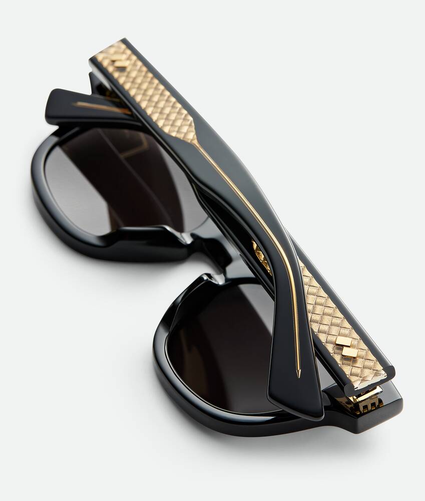 Display a large version of the product image 4 - Intrecciato Panthos Sunglasses