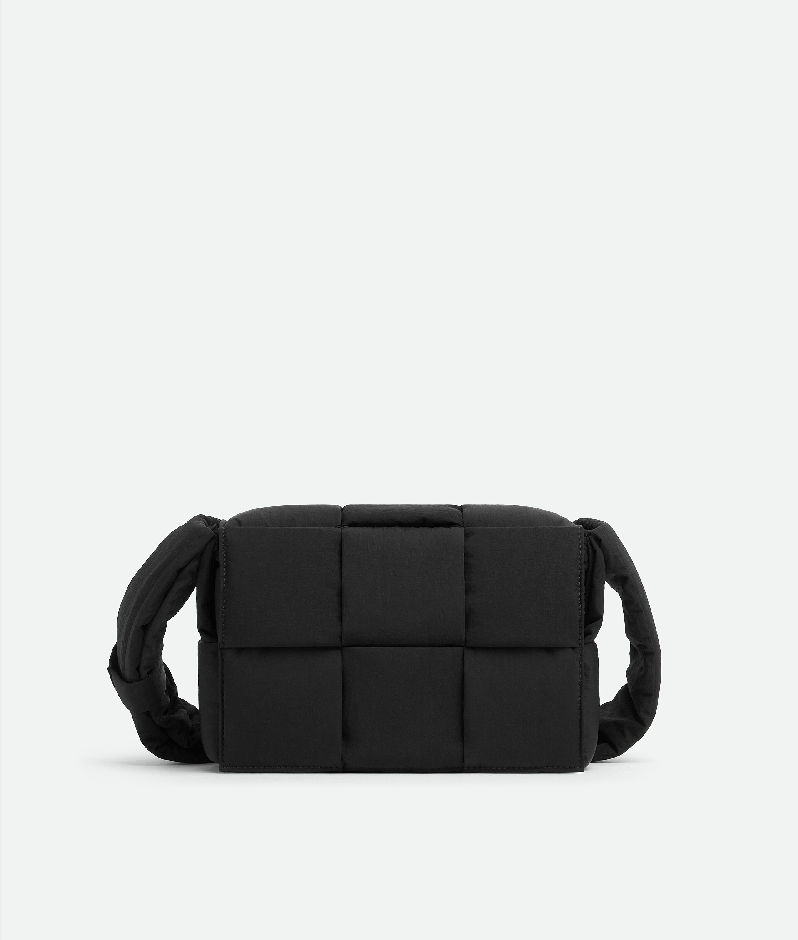 未使用・タグ付　ボッテガヴェネタ　テックナイロン　ベルトバック付　コート　黒 関税込 BOTTEGA VENETA パデッド テック カセット ベルトバッグ