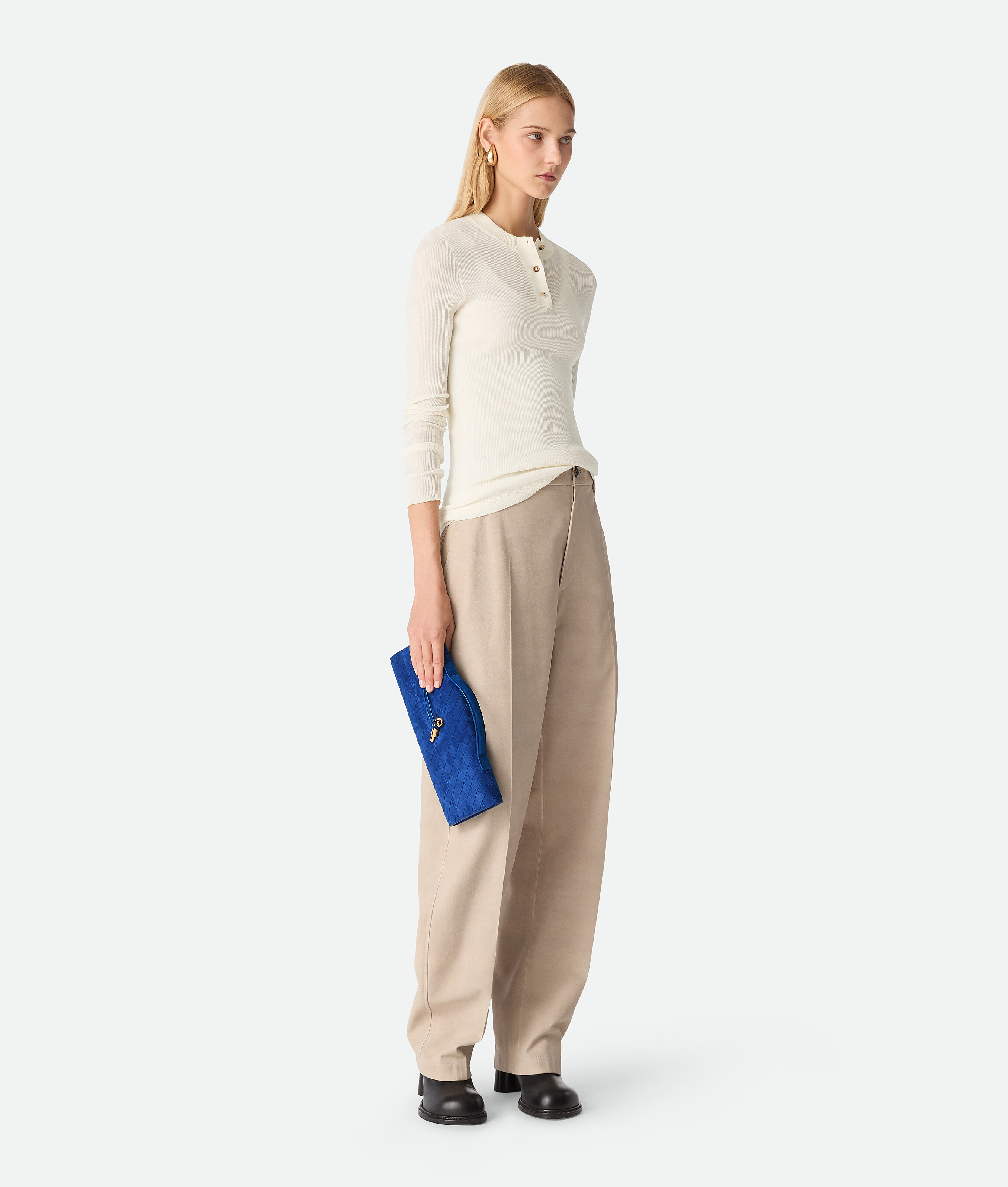 Bottega Veneta Andiamo Clutch In Blue