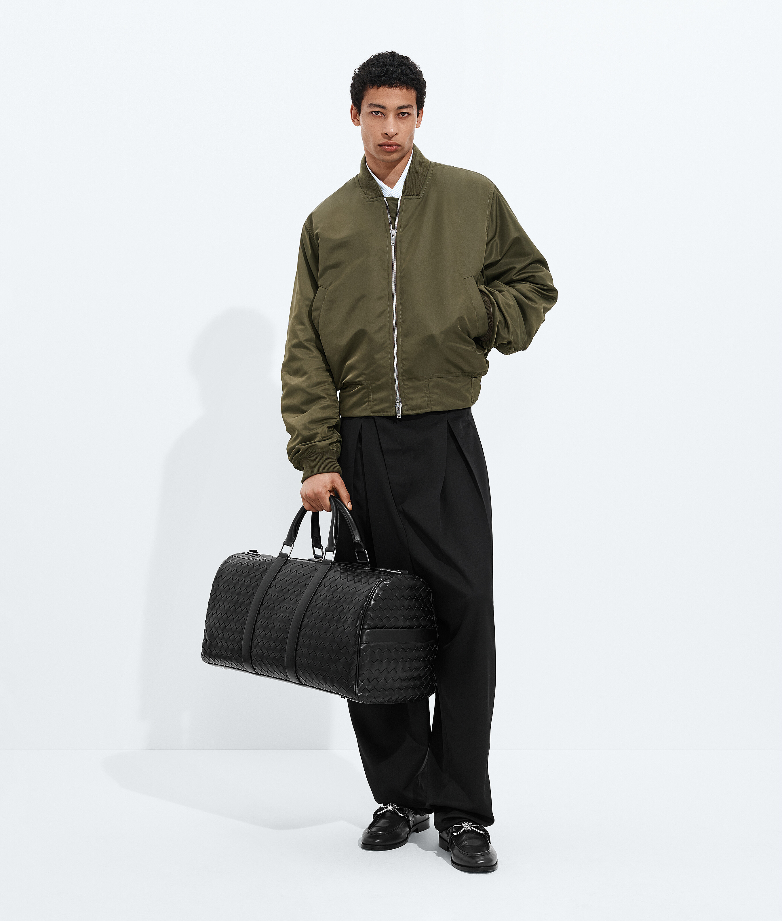 Men's Intrecciato Cabin Duffle in Black Bottega Veneta Luxembourg EN - Image 2