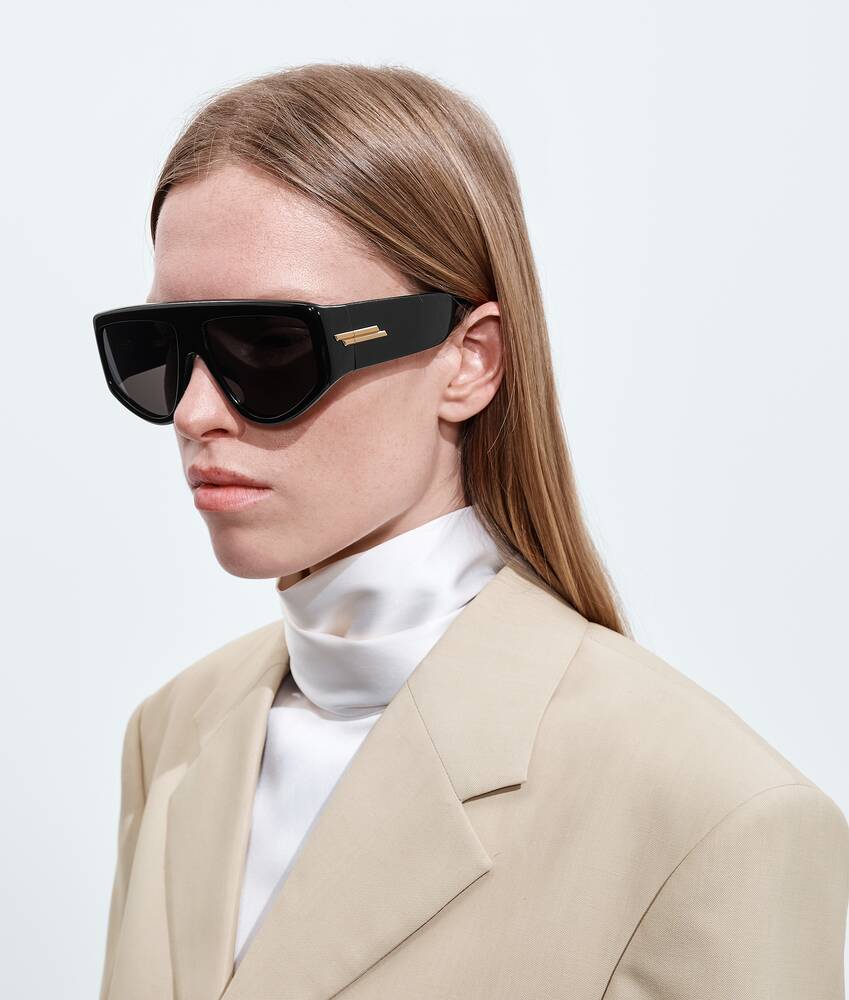 Classic Shield Sunglasses in Black/grey Bottega Veneta United Kingdom EN - Image 2