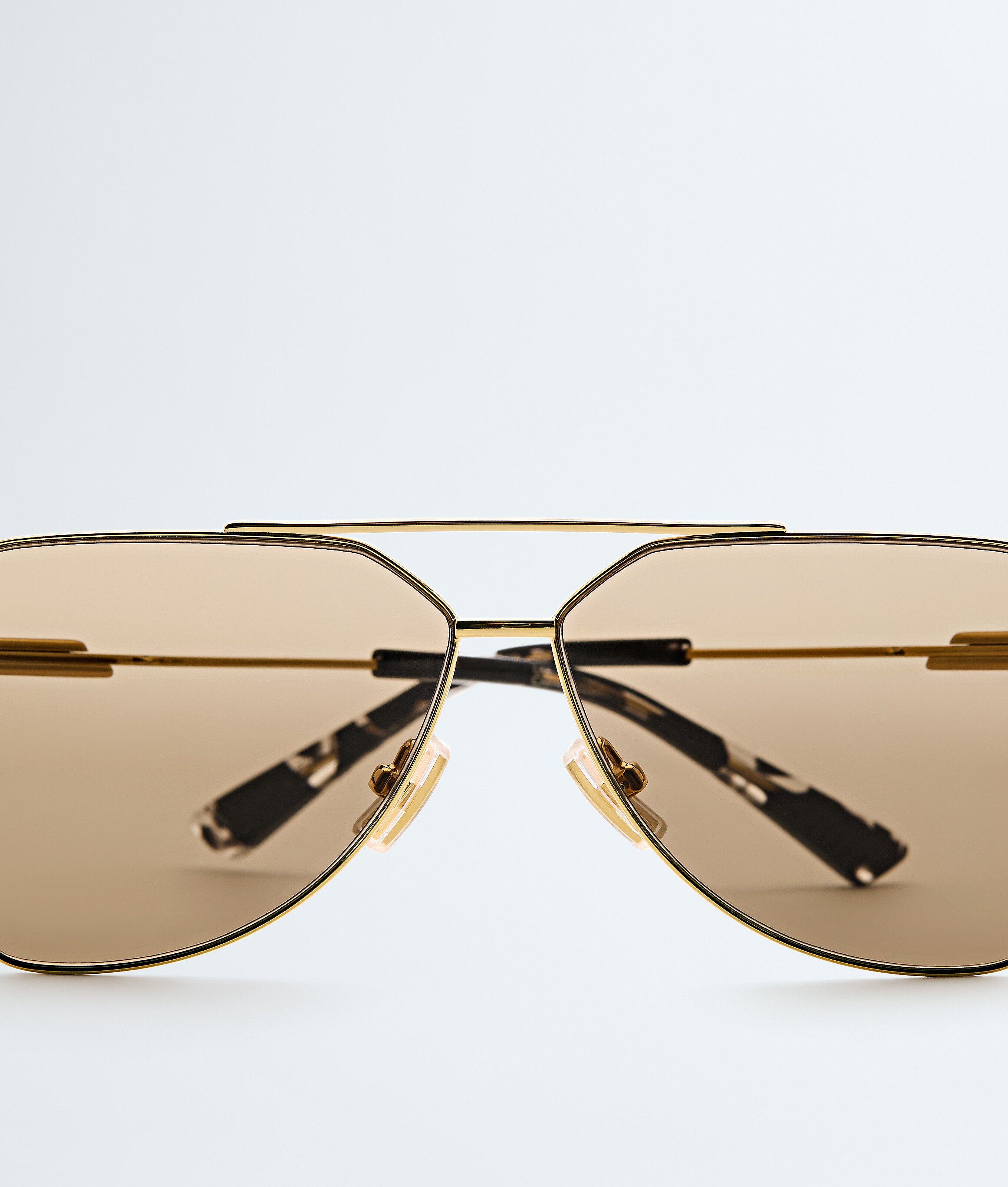 Classic Aviator Sunglasses in Gold/brown Bottega Veneta Luxembourg EN - Image 5
