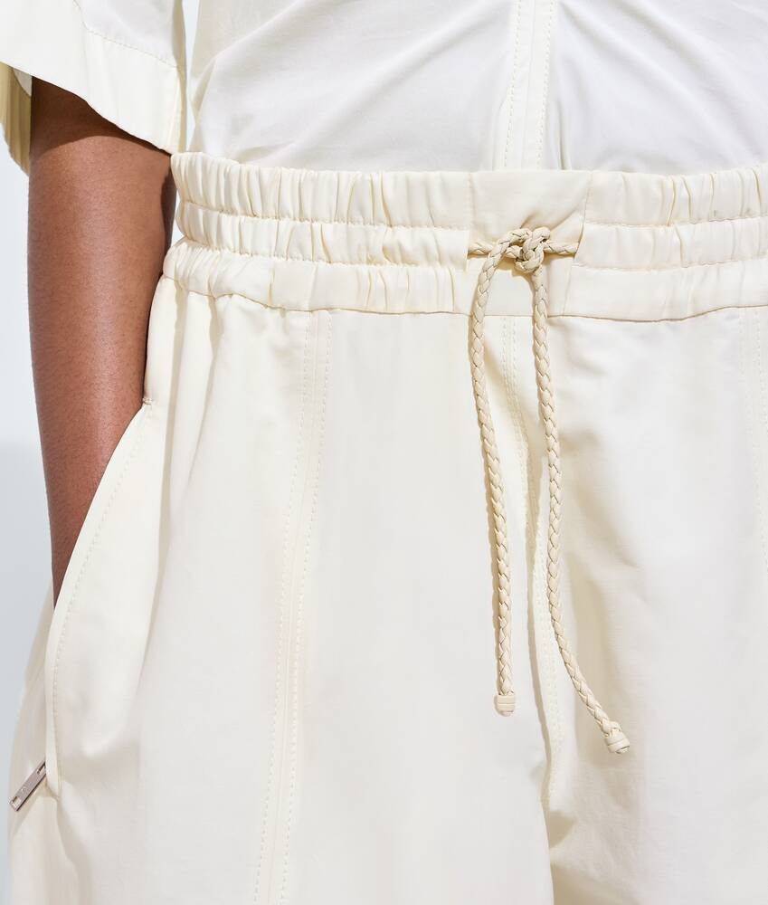 Women's Compact Cotton Toile Pants in Parchment Bottega Veneta Belgium EN - Image 4