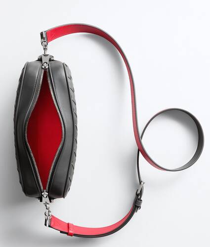 Men's Small Intrecciato Camera Bag in Obsidian gray/radar Bottega Veneta Qatar EN - Image 4