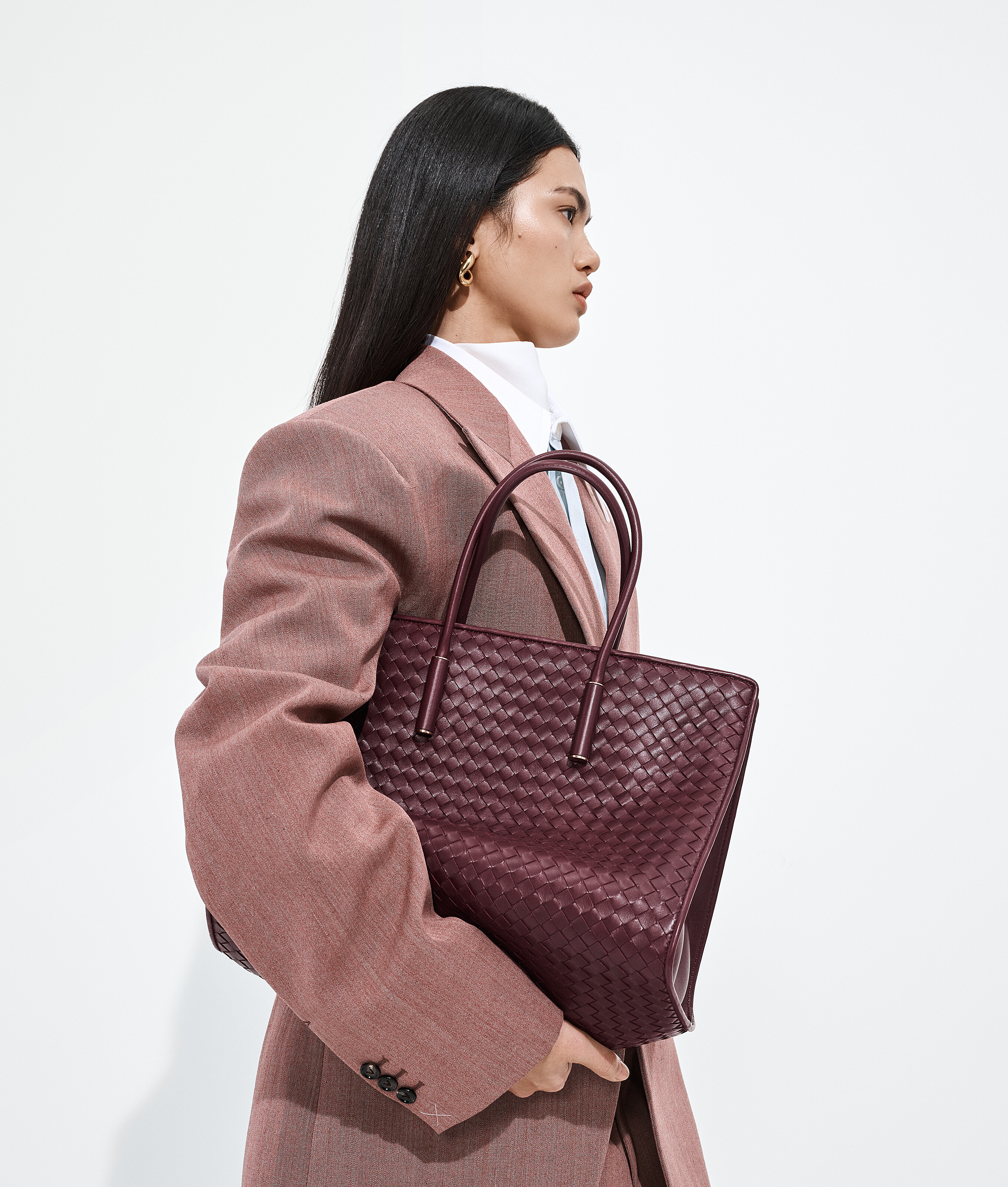 Women's Barbara Tote in Deep mahogany Bottega Veneta United Kingdom EN - Image 7
