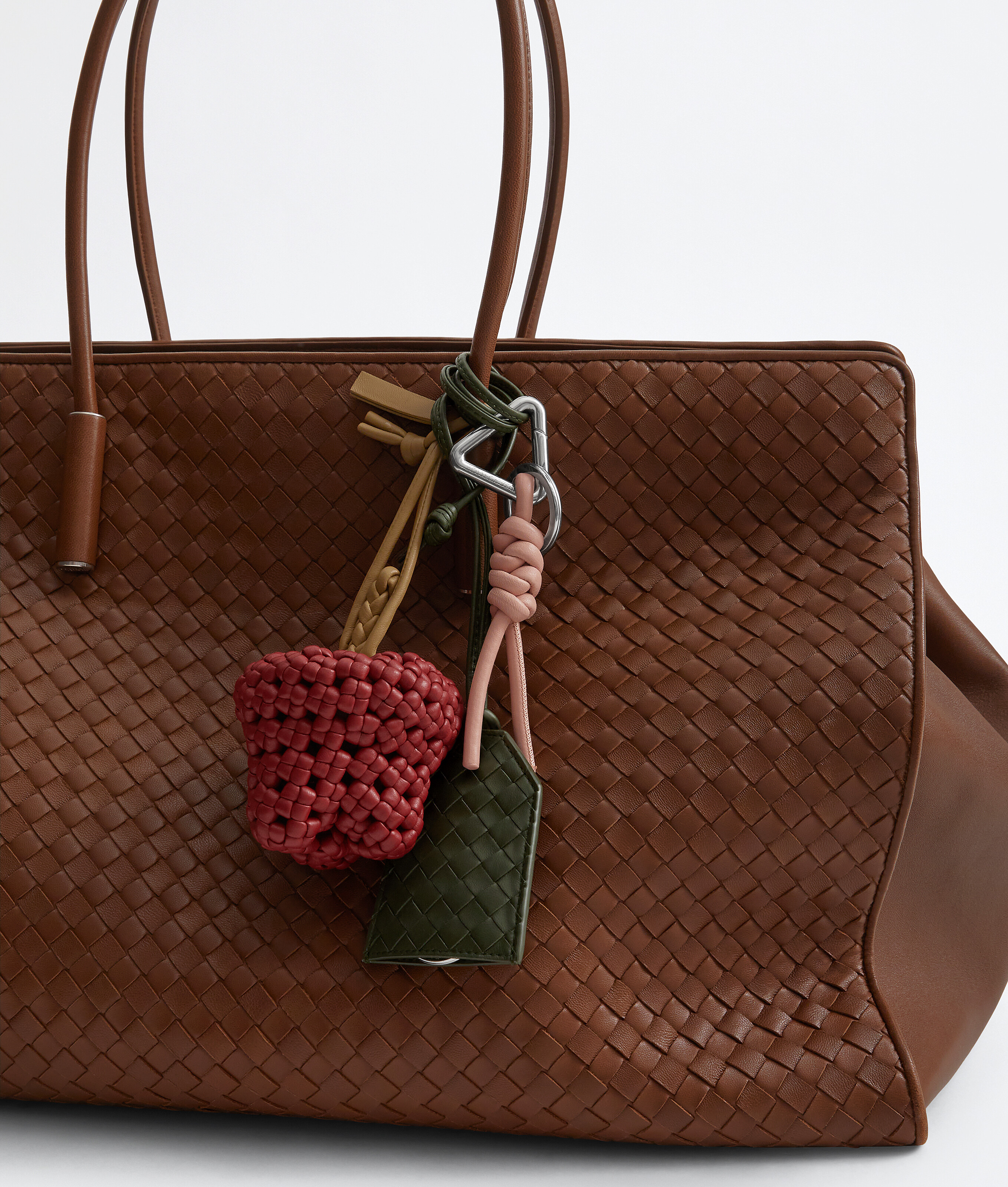 Men's Pepper Charm in Ambra/dark praline Bottega Veneta Finland EN - Image 2