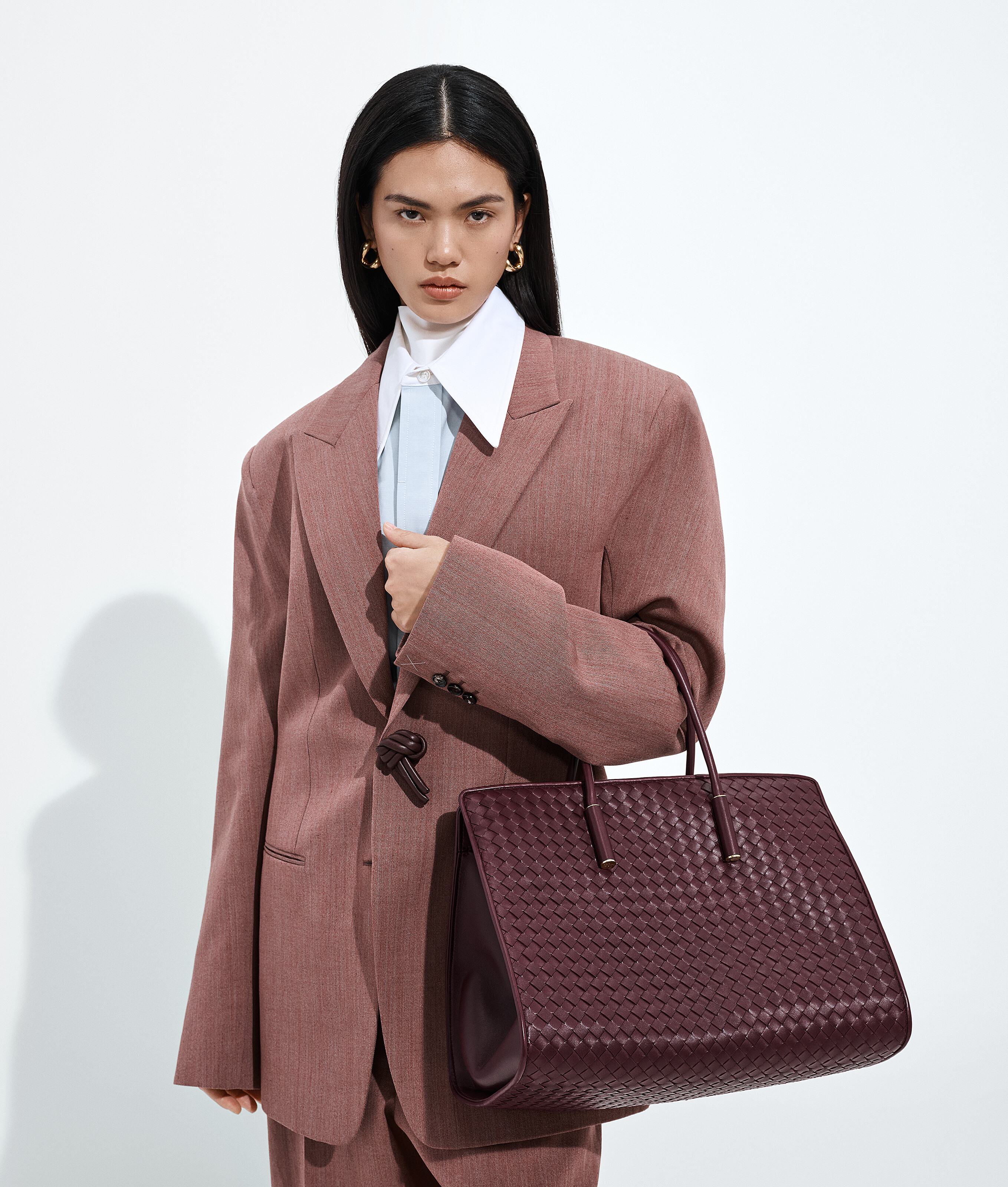 Women's Barbara Tote in Deep mahogany Bottega Veneta United Kingdom EN - Image 2