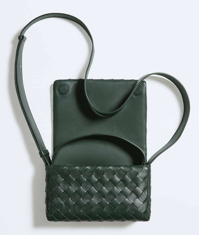 Ein gr&ouml;&szlig;eres Bild des Produktes anzeigen 3 - Intrecciato Mini-Tasche mit &Uuml;berschlag