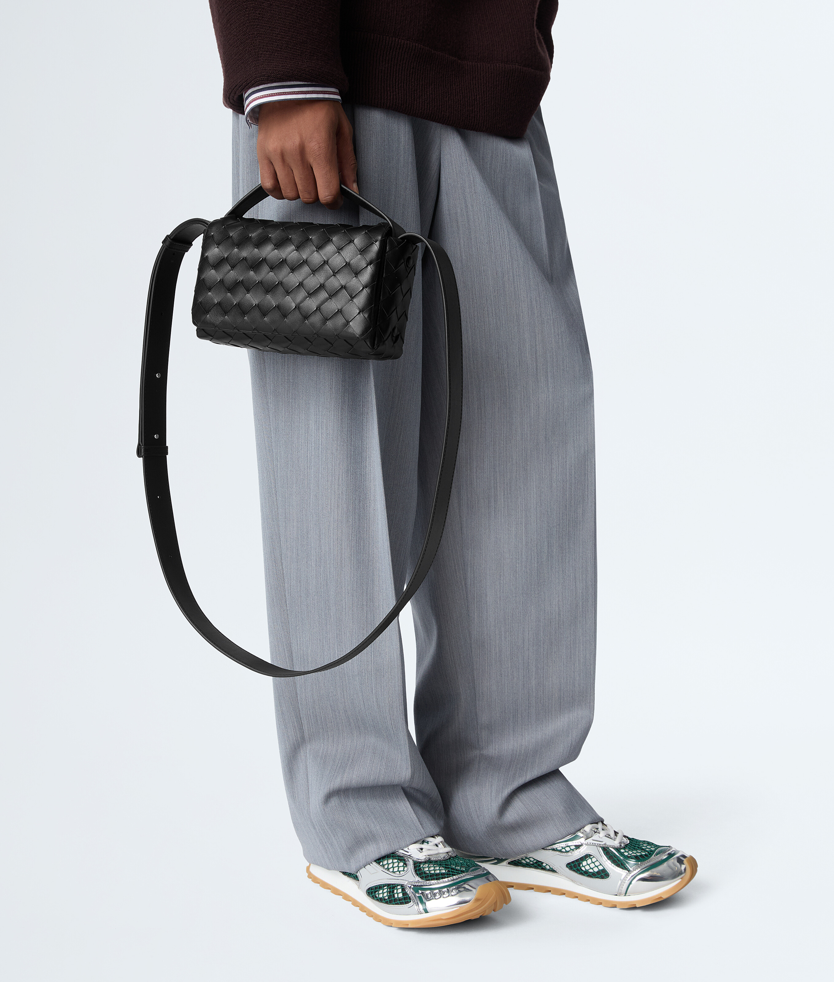 Men's Intrecciato Mini Bag With Flap in Black Bottega Veneta Luxembourg EN - Image 6