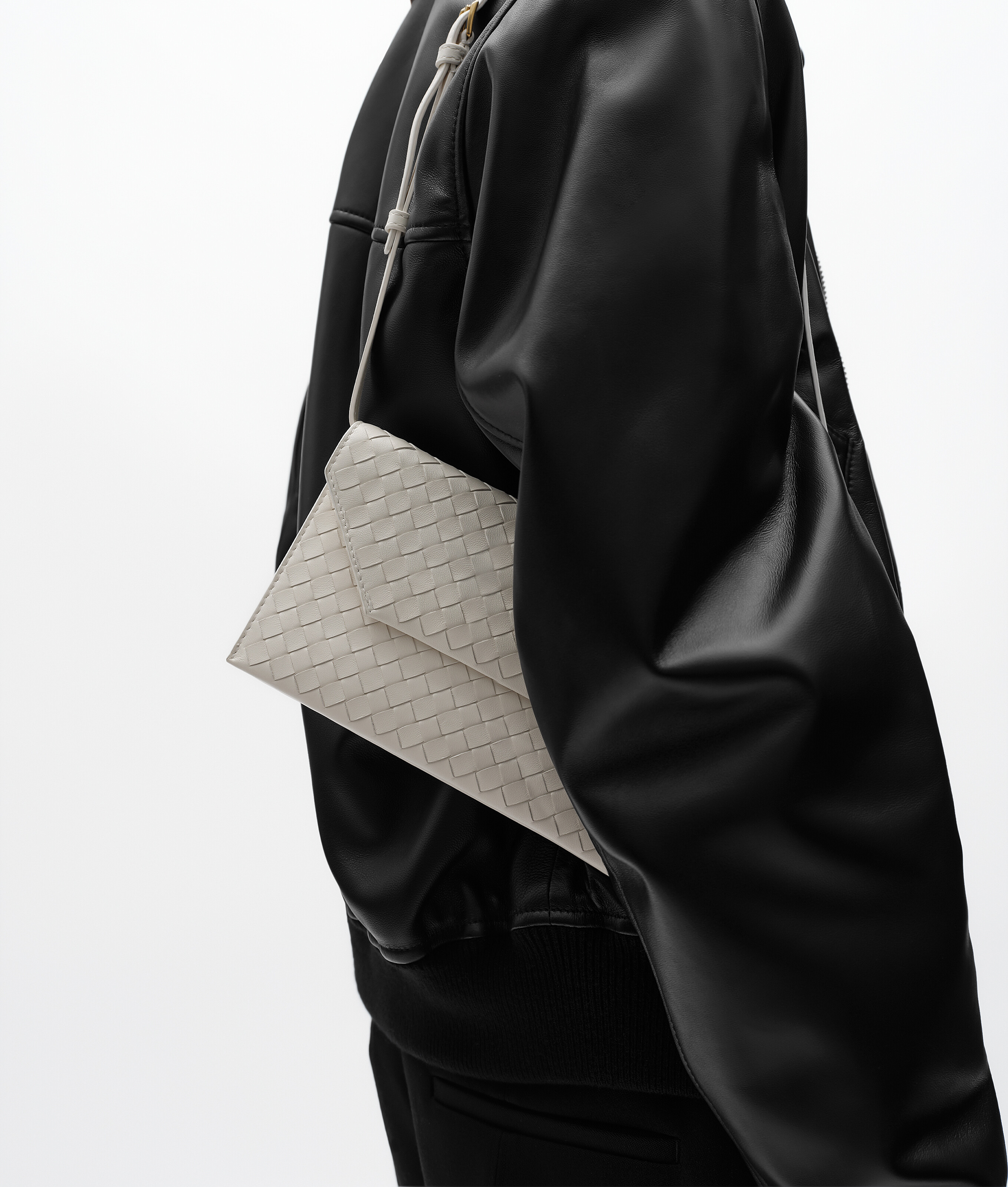 Women's Intrecciato Piccolo Envelope Pouch in Alabaster Bottega Veneta Germany EN - Image 2