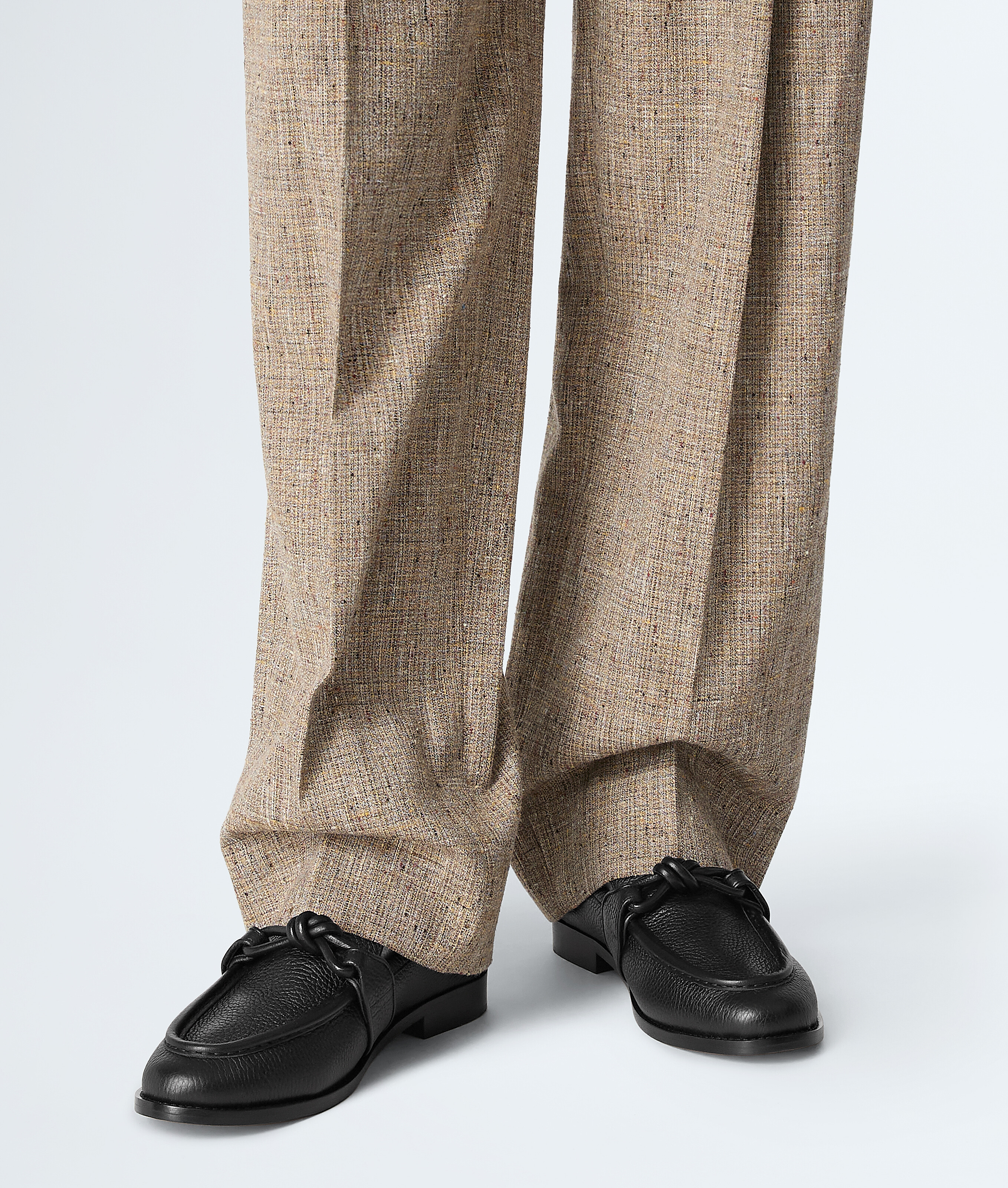 Men's Astaire Loafer in Black Bottega Veneta Luxembourg EN - Image 2